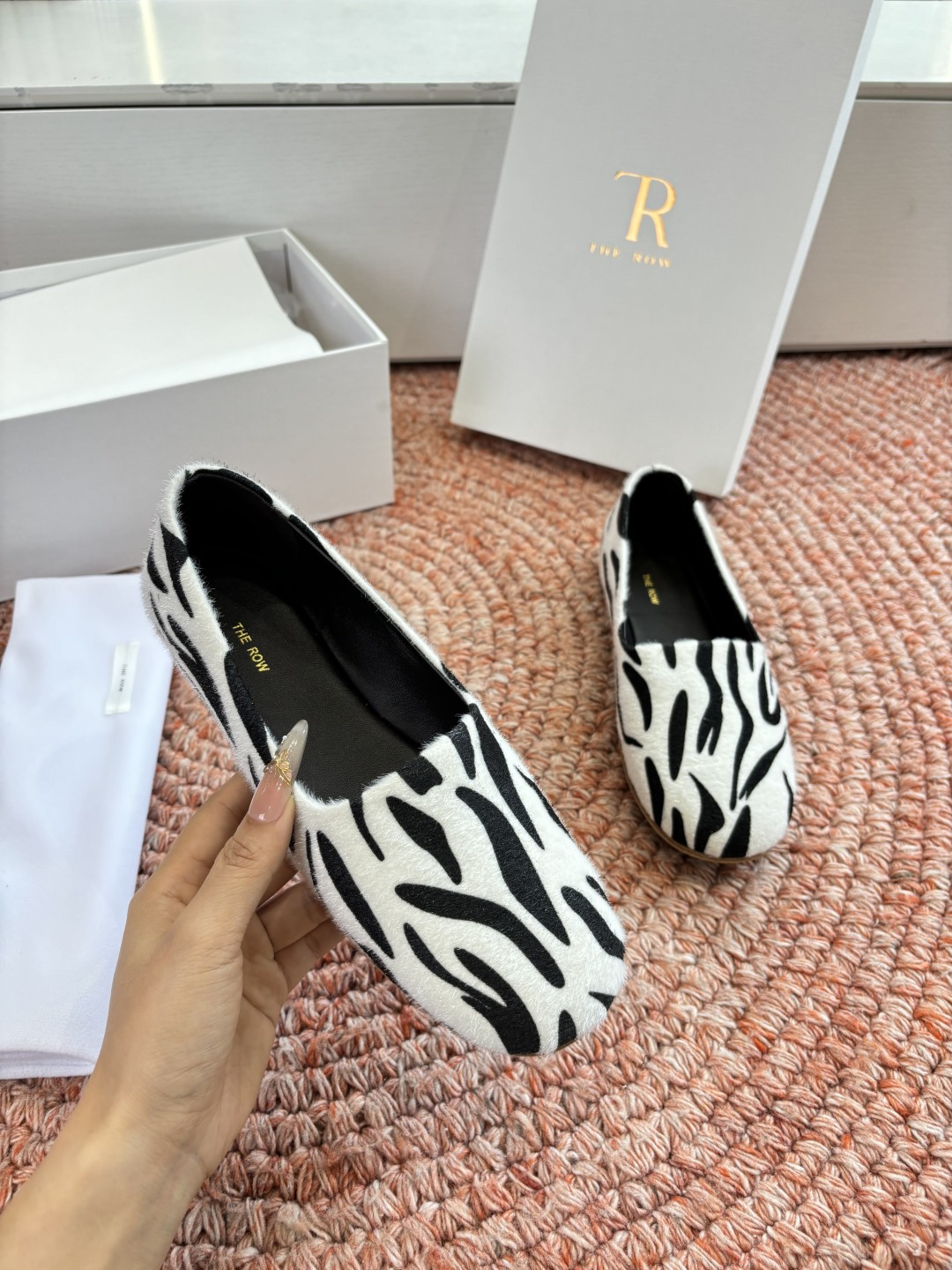 🌾G028😀THE ROW 新品极简圆头 玛丽珍单鞋The Row新一季的设计延续极简主义新款 Cana