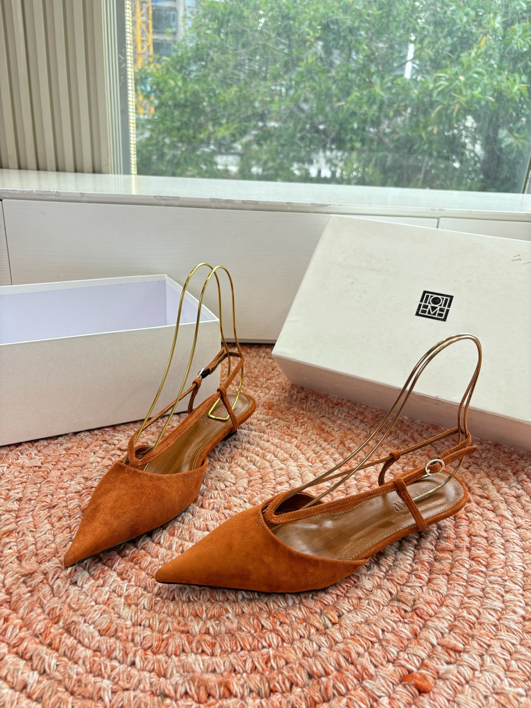 🌾G213CotemP小众潮牌 26ss早春新款单鞋尖头猫跟鞋系列中较为特别的款，采用小牛皮材质 整双鞋