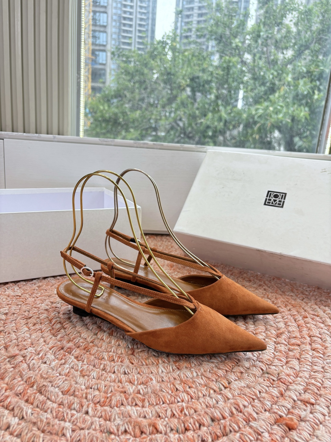 🌾G213CotemP小众潮牌 26ss早春新款单鞋尖头猫跟鞋系列中较为特别的款，采用小牛皮材质 整双鞋