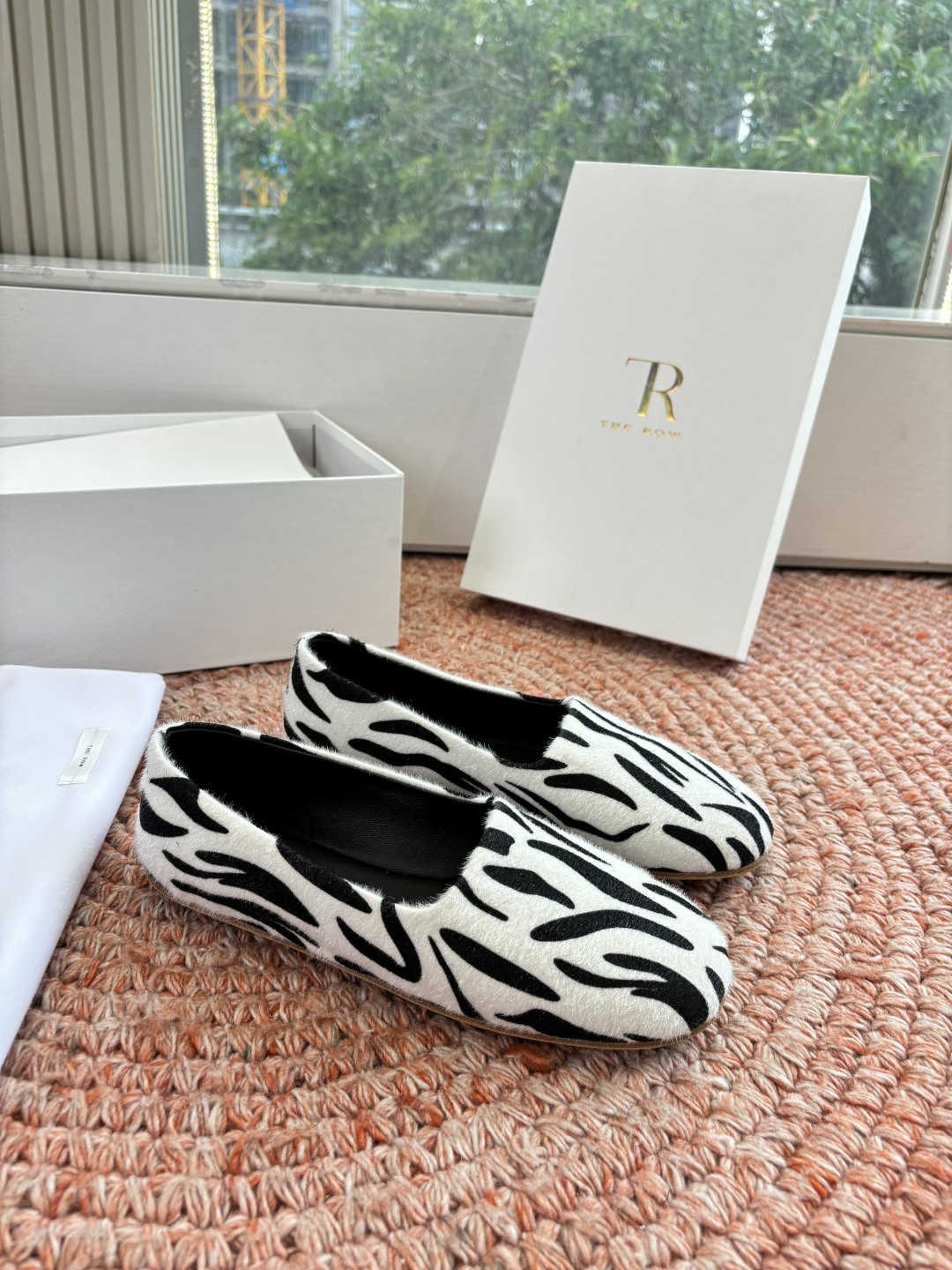 🌾G028😀THE ROW 新品极简圆头 玛丽珍单鞋The Row新一季的设计延续极简主义新款 Cana