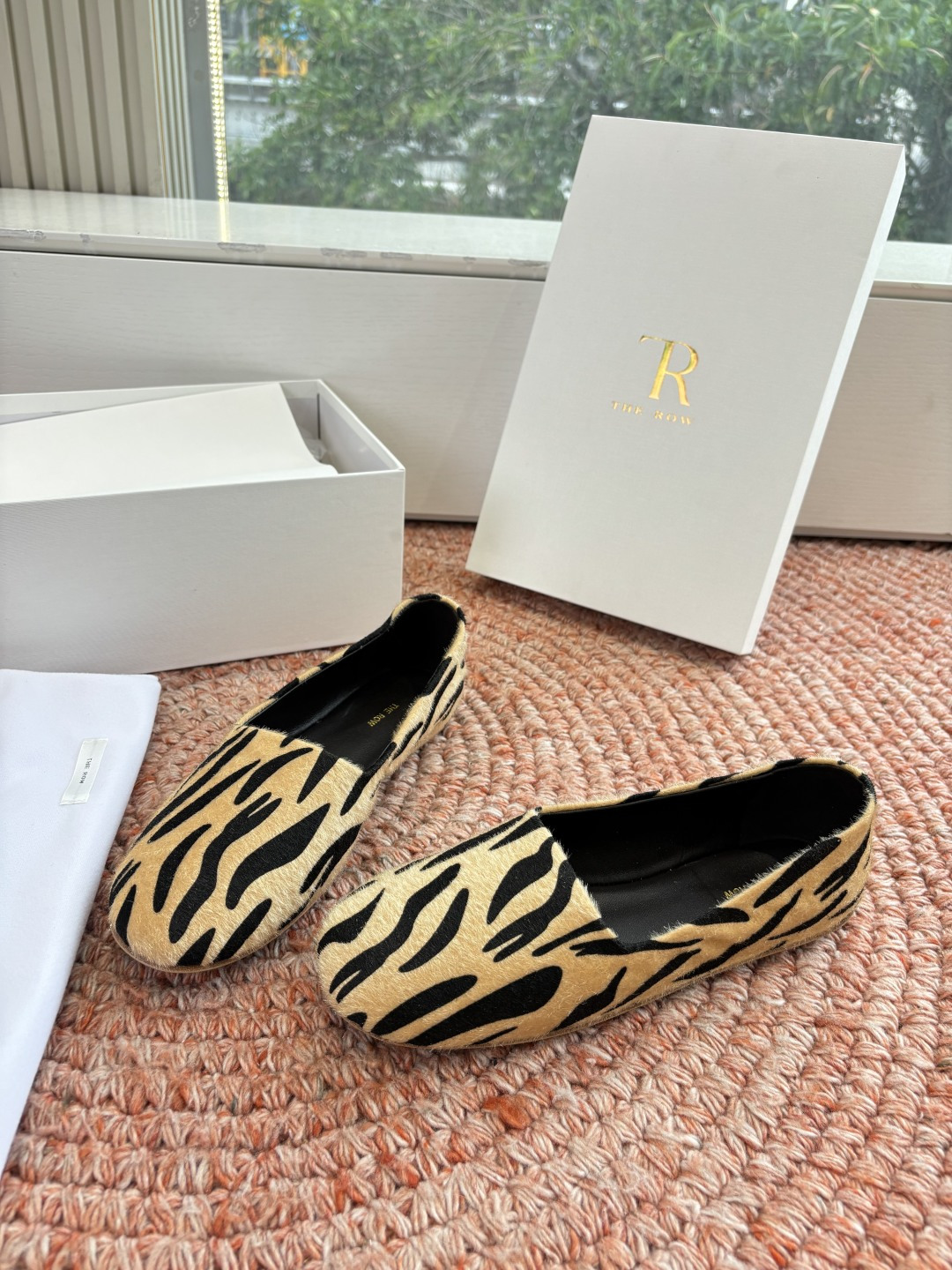 🌾G028😀THE ROW 新品极简圆头 玛丽珍单鞋The Row新一季的设计延续极简主义新款 Cana