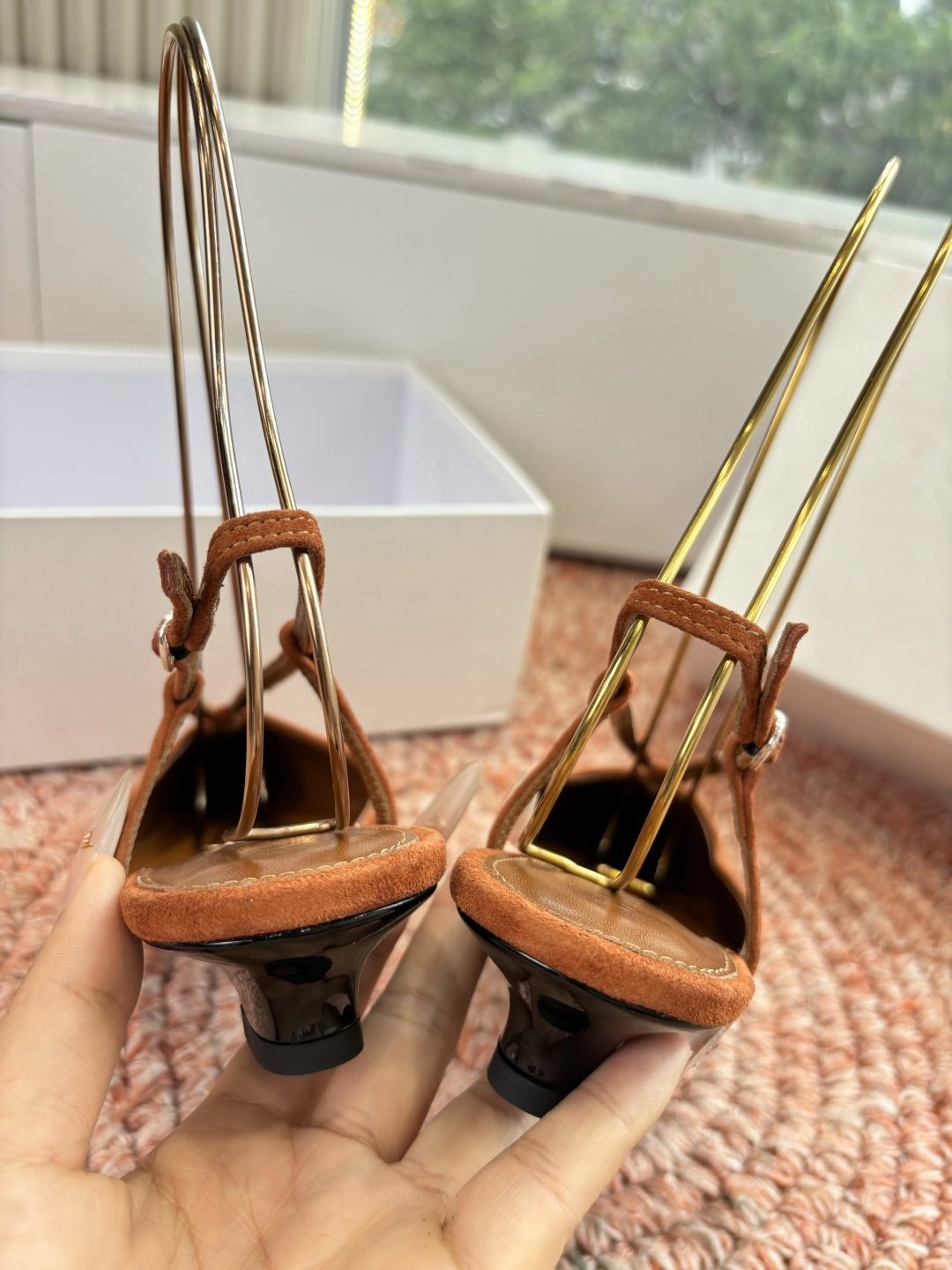 🌾G213CotemP小众潮牌 26ss早春新款单鞋尖头猫跟鞋系列中较为特别的款，采用小牛皮材质 整双鞋