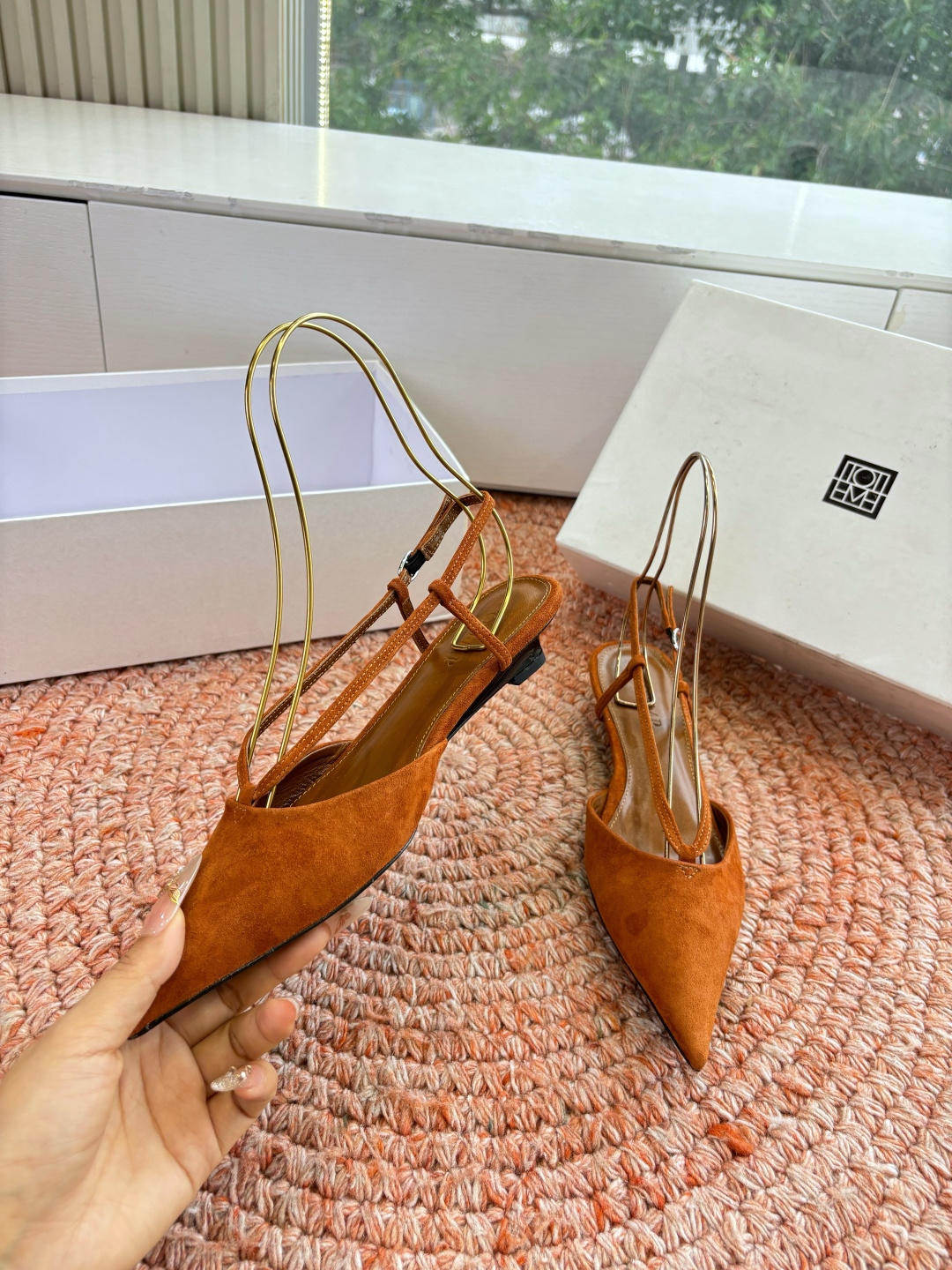 🌾G213CotemP小众潮牌 26ss早春新款单鞋尖头猫跟鞋系列中较为特别的款，采用小牛皮材质 整双鞋