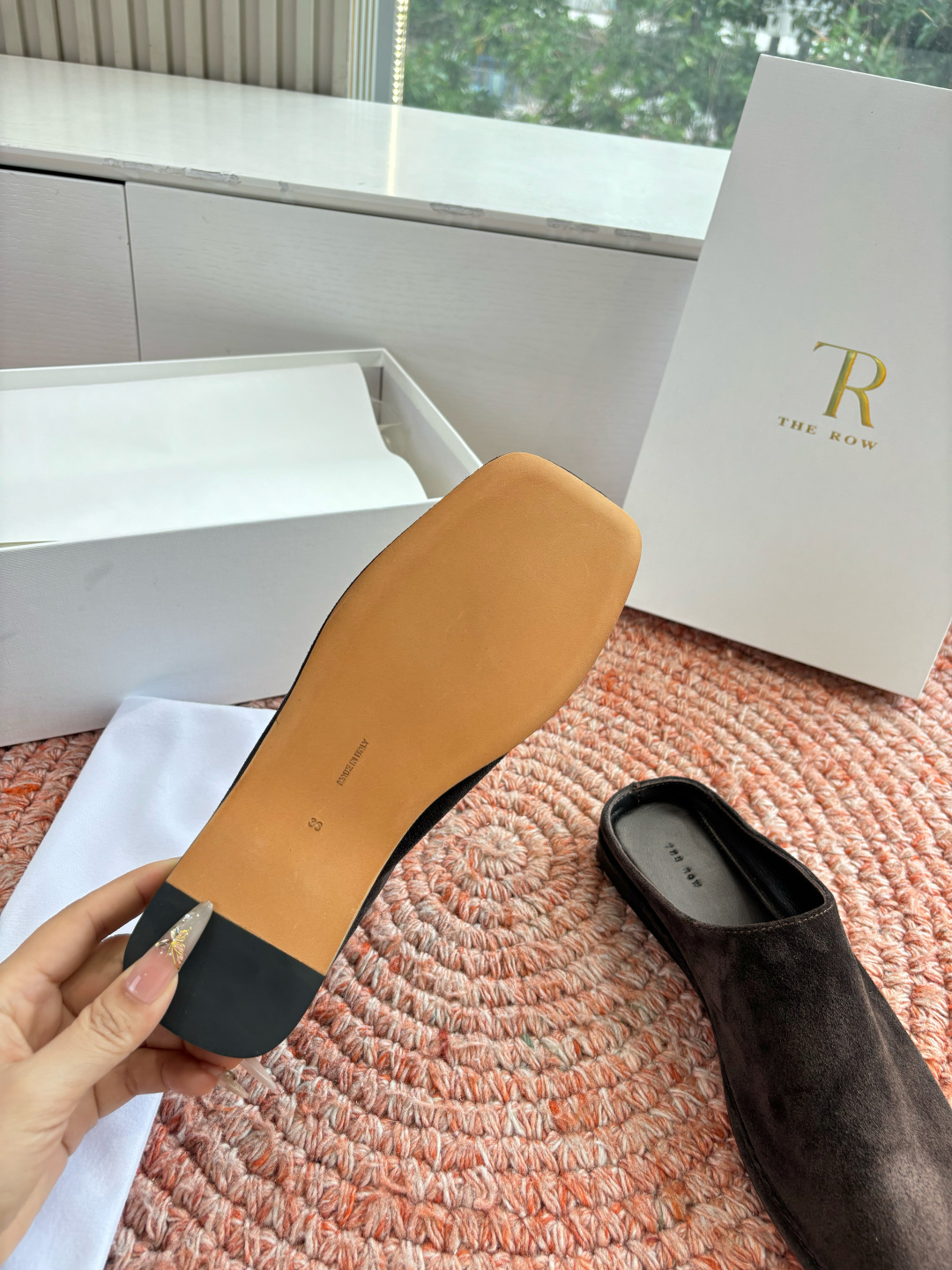 🌾G028😀THE ROW 26ss 春夏新款 TR包头穆勒半拖鞋极简风麂皮绒面休闲平底拖鞋第一眼看到这