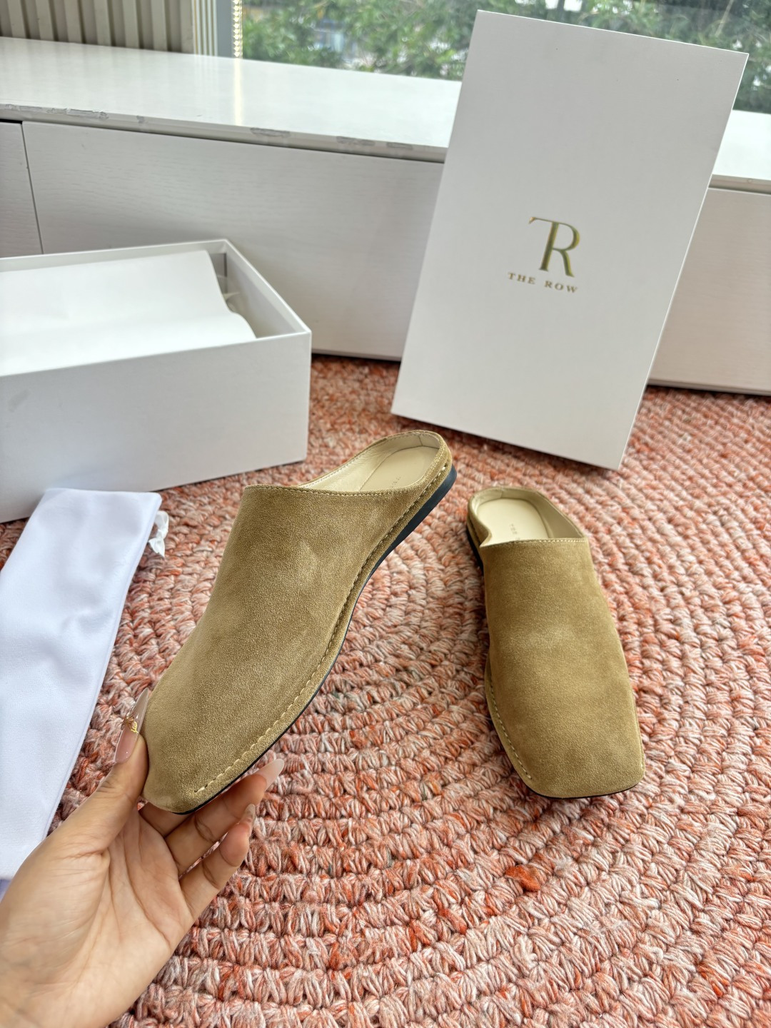 🌾G028😀THE ROW 26ss 春夏新款 TR包头穆勒半拖鞋极简风麂皮绒面休闲平底拖鞋第一眼看到这