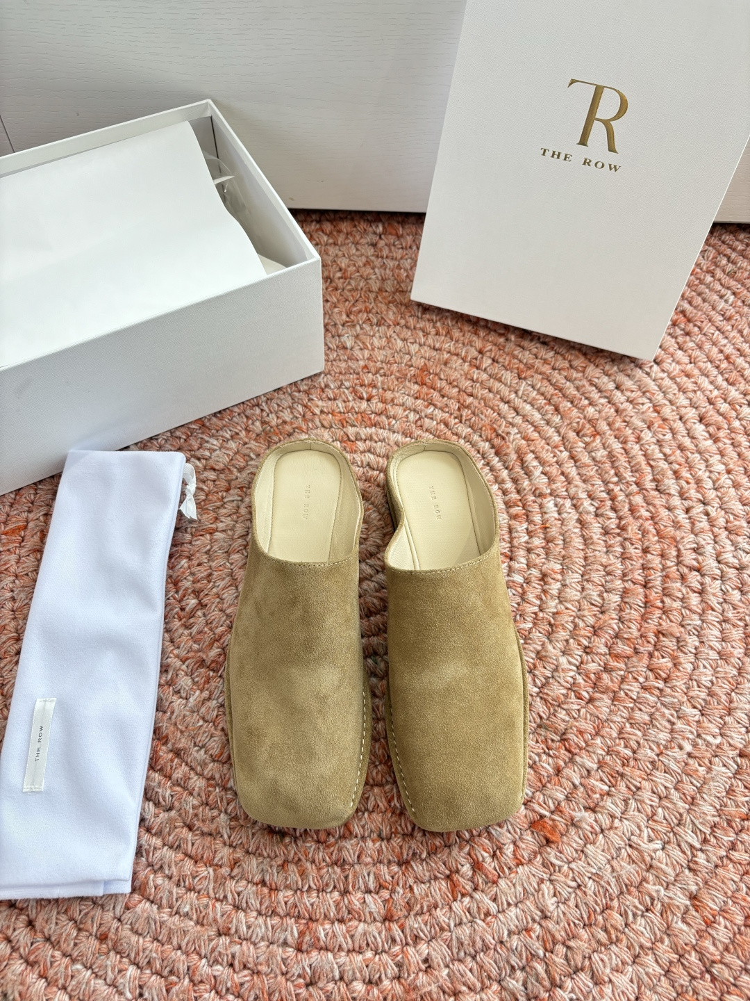 🌾G028😀THE ROW 26ss 春夏新款 TR包头穆勒半拖鞋极简风麂皮绒面休闲平底拖鞋第一眼看到这