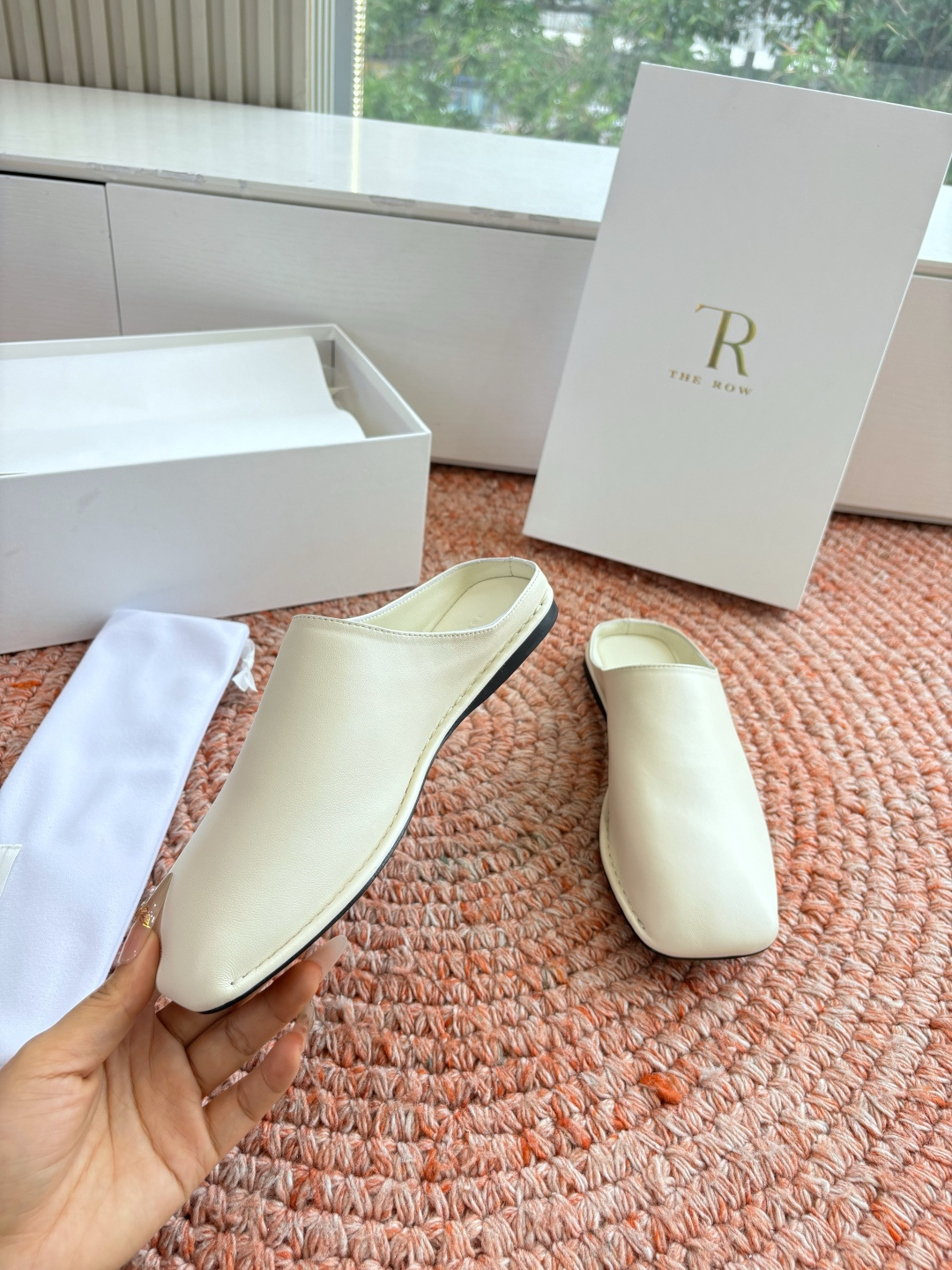 🌾G028😀THE ROW 26ss 春夏新款 TR包头穆勒半拖鞋极简风麂皮绒面休闲平底拖鞋第一眼看到这
