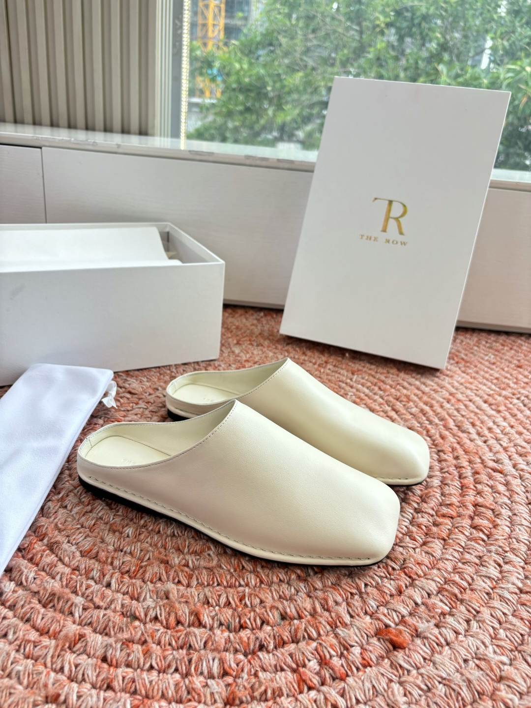 🌾G028😀THE ROW 26ss 春夏新款 TR包头穆勒半拖鞋极简风麂皮绒面休闲平底拖鞋第一眼看到这