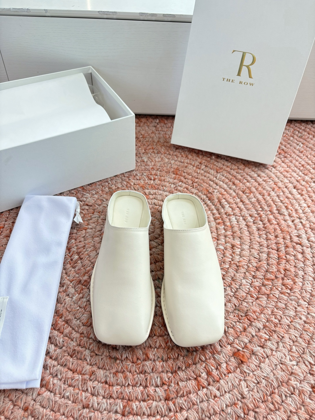 🌾G028😀THE ROW 26ss 春夏新款 TR包头穆勒半拖鞋极简风麂皮绒面休闲平底拖鞋第一眼看到这
