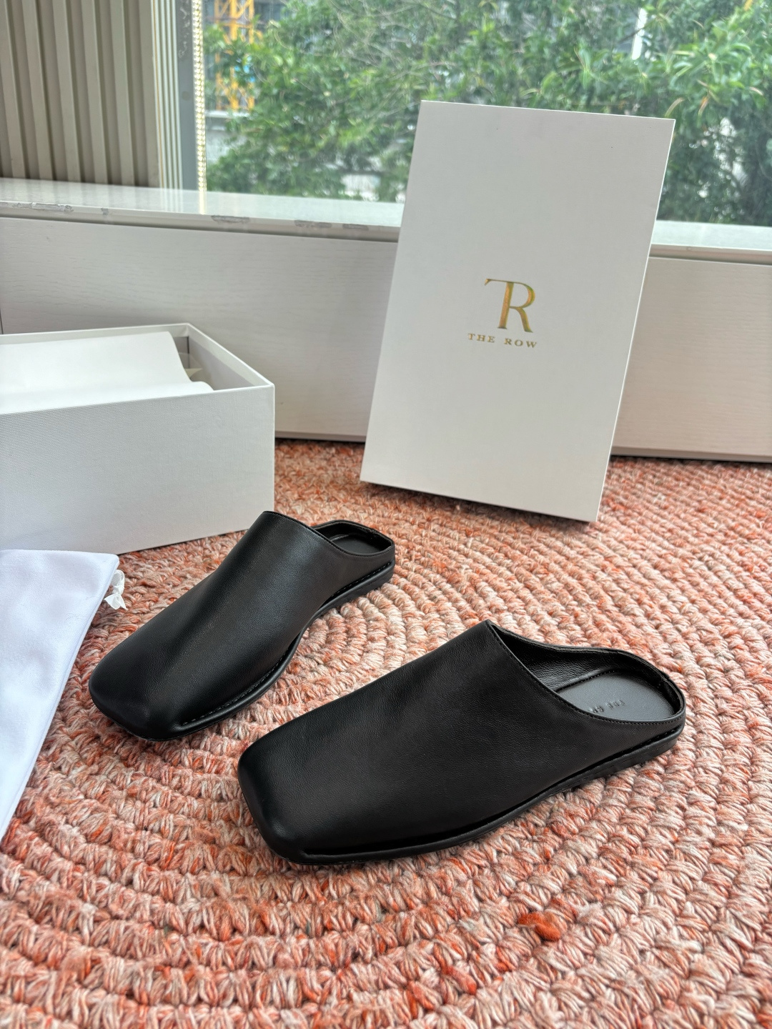 🌾G028😀THE ROW 26ss 春夏新款 TR包头穆勒半拖鞋极简风麂皮绒面休闲平底拖鞋第一眼看到这
