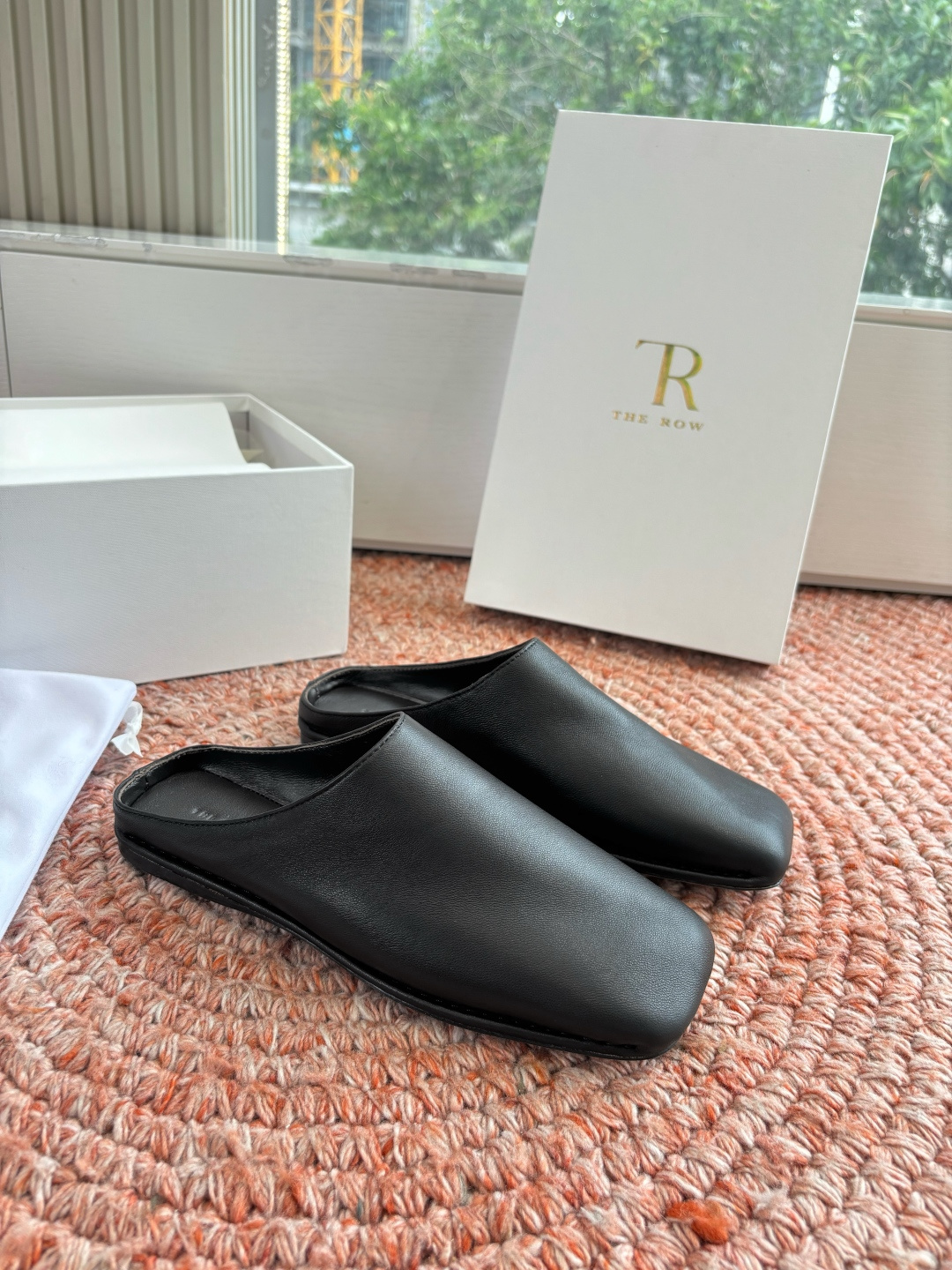 🌾G028😀THE ROW 26ss 春夏新款 TR包头穆勒半拖鞋极简风麂皮绒面休闲平底拖鞋第一眼看到这