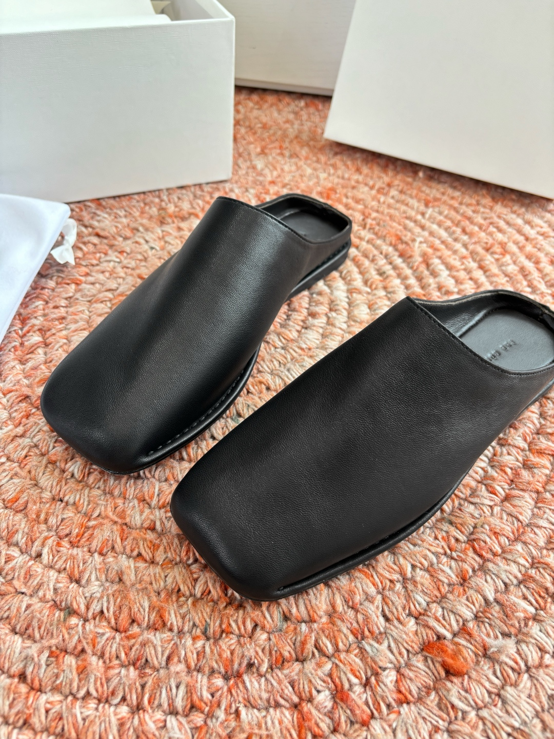 🌾G028😀THE ROW 26ss 春夏新款 TR包头穆勒半拖鞋极简风麂皮绒面休闲平底拖鞋第一眼看到这