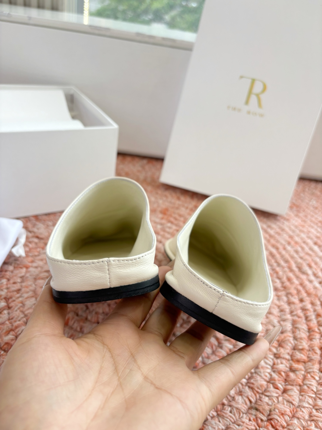 🌾G028😀THE ROW 26ss 春夏新款 TR包头穆勒半拖鞋极简风麂皮绒面休闲平底拖鞋第一眼看到这