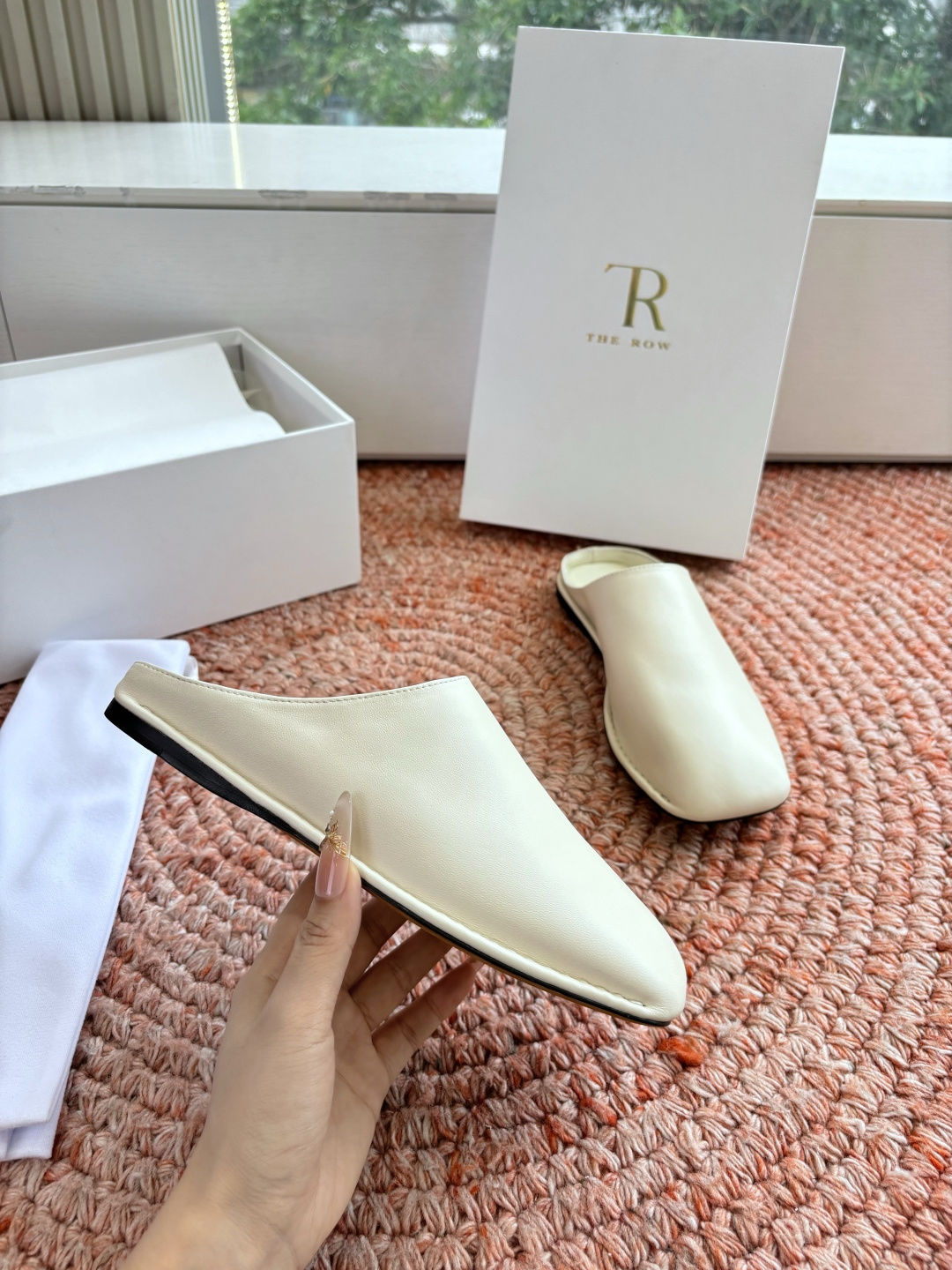 🌾G028😀THE ROW 26ss 春夏新款 TR包头穆勒半拖鞋极简风麂皮绒面休闲平底拖鞋第一眼看到这