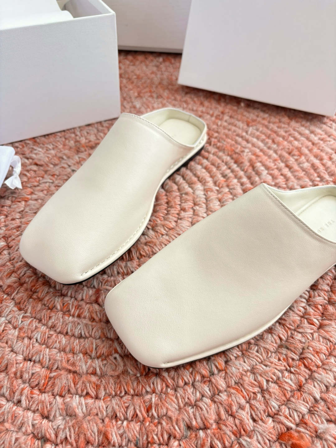 🌾G028😀THE ROW 26ss 春夏新款 TR包头穆勒半拖鞋极简风麂皮绒面休闲平底拖鞋第一眼看到这