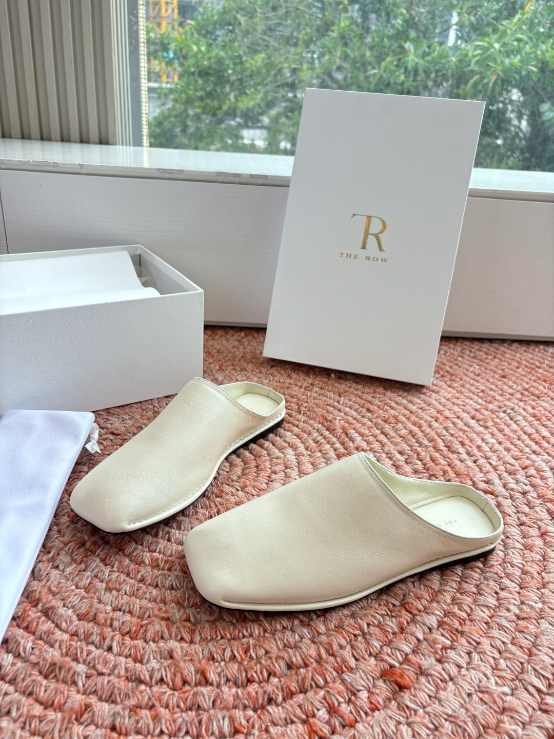 🌾G028😀THE ROW 26ss 春夏新款 TR包头穆勒半拖鞋极简风麂皮绒面休闲平底拖鞋第一眼看到这
