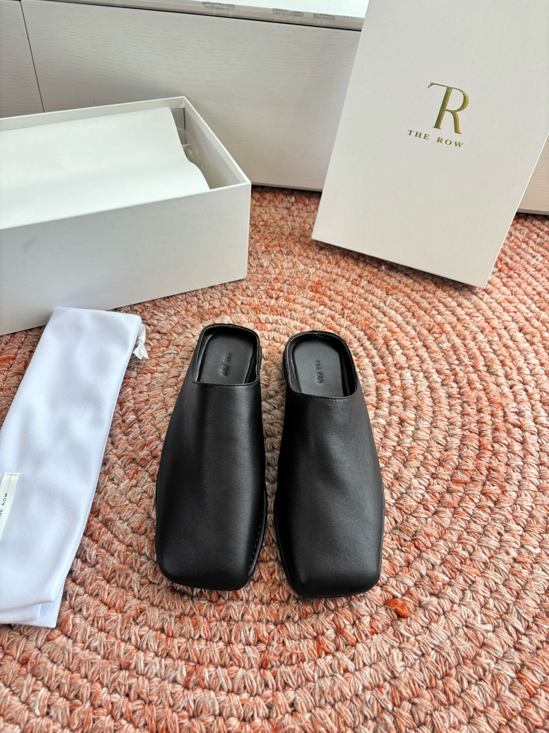 🌾G028😀THE ROW 26ss 春夏新款 TR包头穆勒半拖鞋极简风麂皮绒面休闲平底拖鞋第一眼看到这