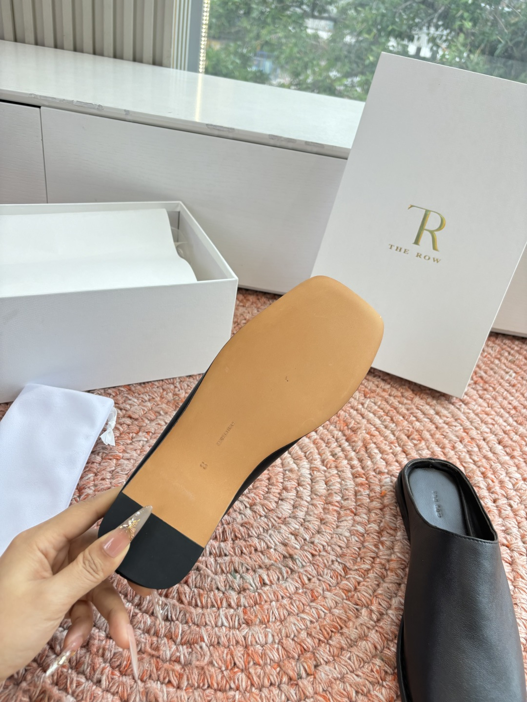 🌾G028😀THE ROW 26ss 春夏新款 TR包头穆勒半拖鞋极简风麂皮绒面休闲平底拖鞋第一眼看到这