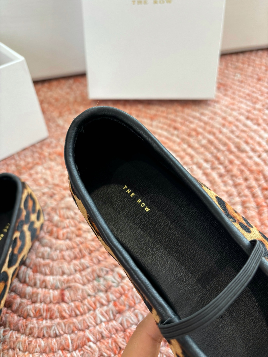 🌾G028😀THE ROW 新品极简圆头 玛丽珍单鞋The Row新一季的设计延续极简主义新款 Cana