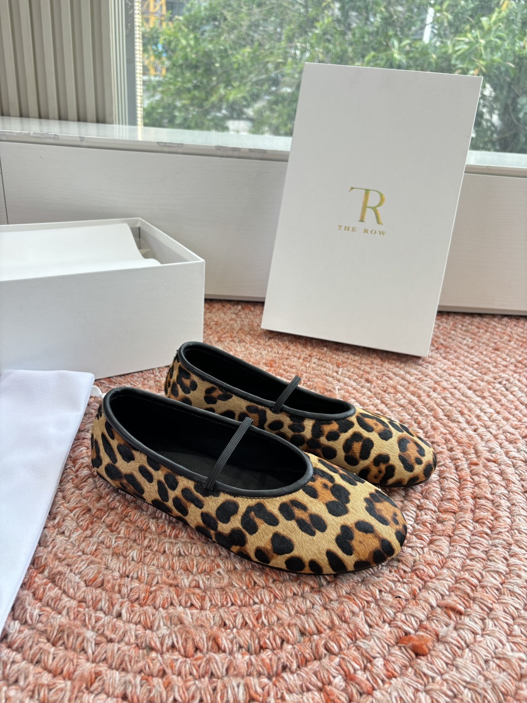 🌾G028😀THE ROW 新品极简圆头 玛丽珍单鞋The Row新一季的设计延续极简主义新款 Cana