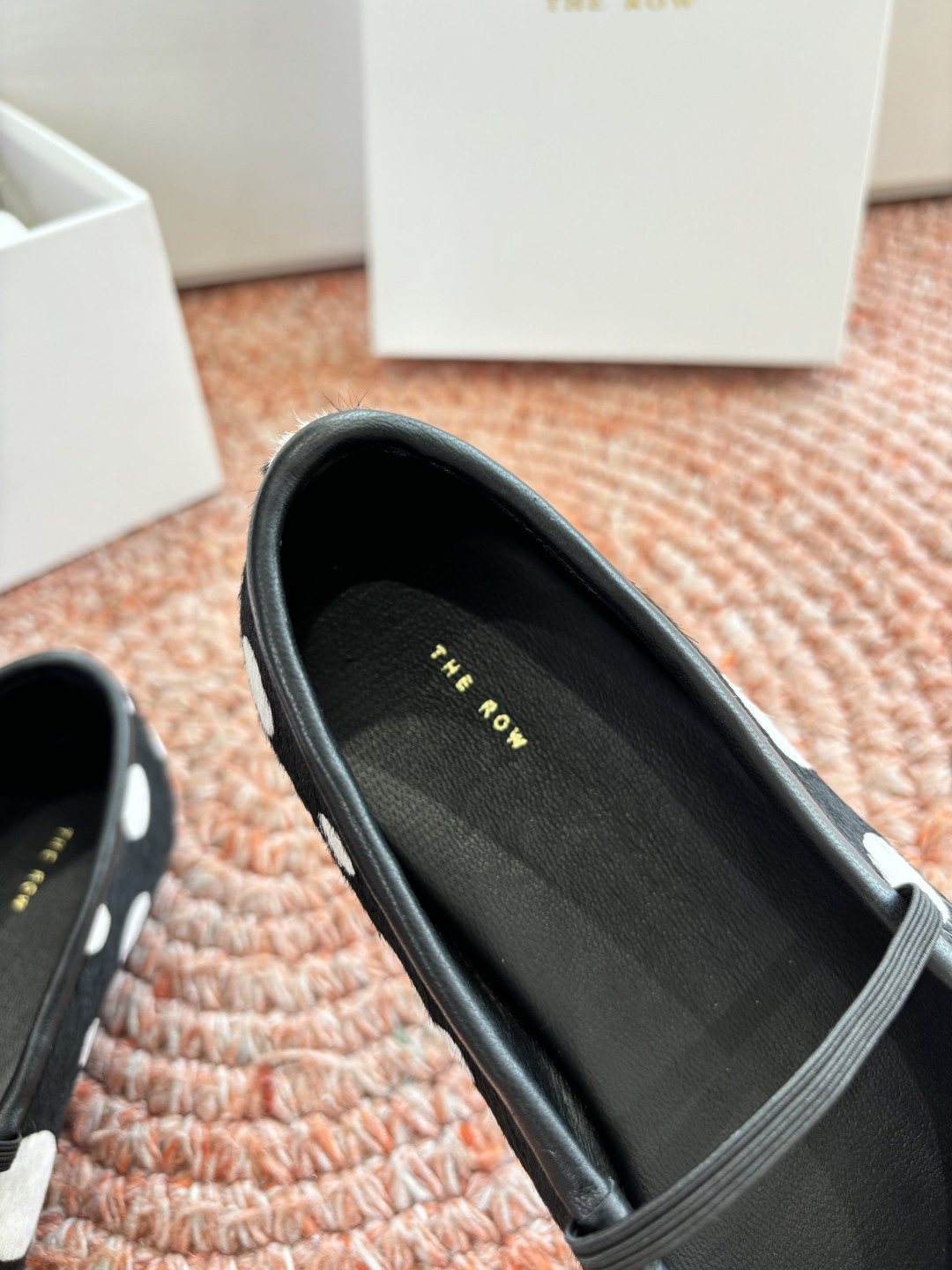 🌾G028😀THE ROW 新品极简圆头 玛丽珍单鞋The Row新一季的设计延续极简主义新款 Cana