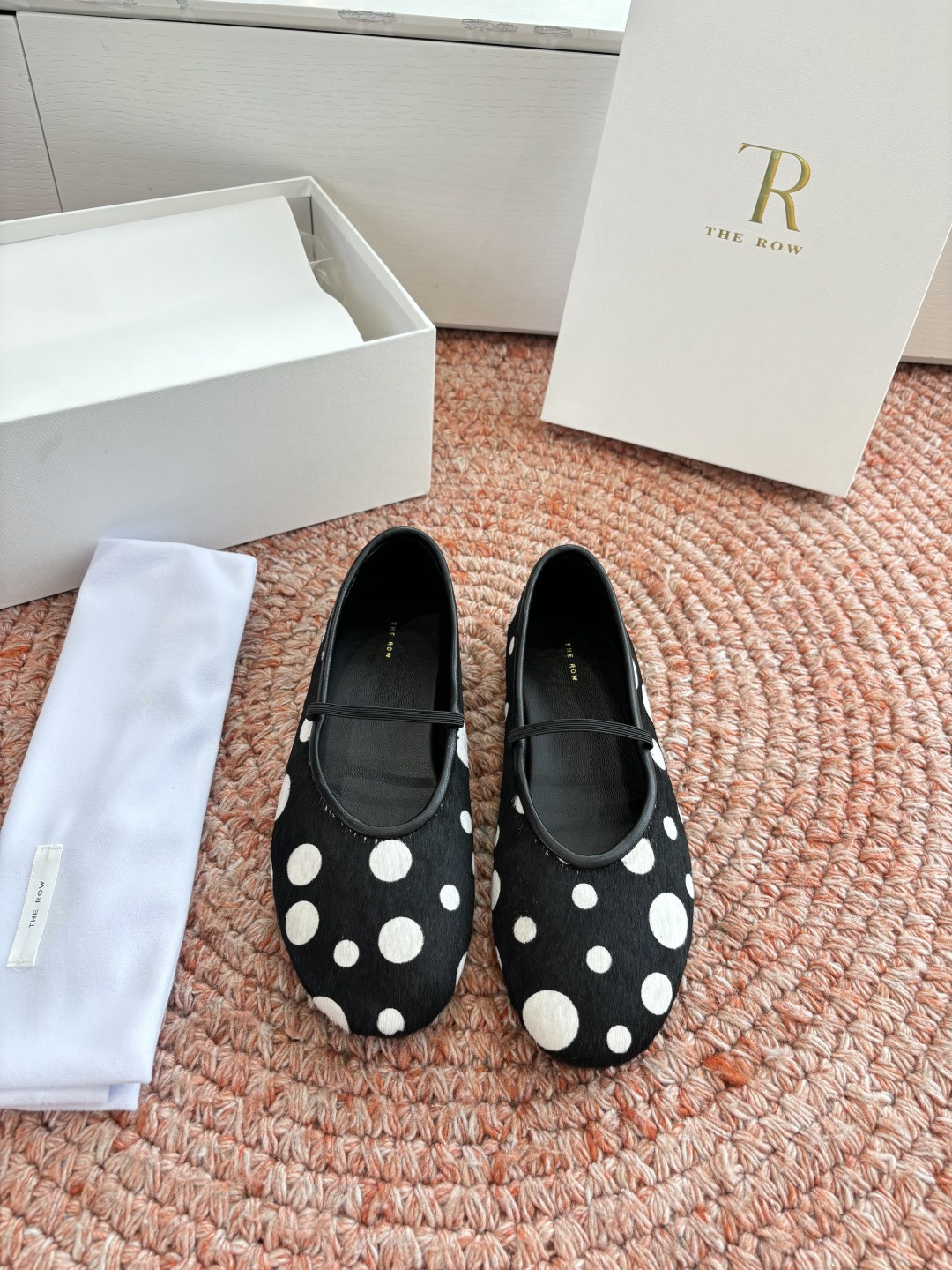 🌾G028😀THE ROW 新品极简圆头 玛丽珍单鞋The Row新一季的设计延续极简主义新款 Cana
