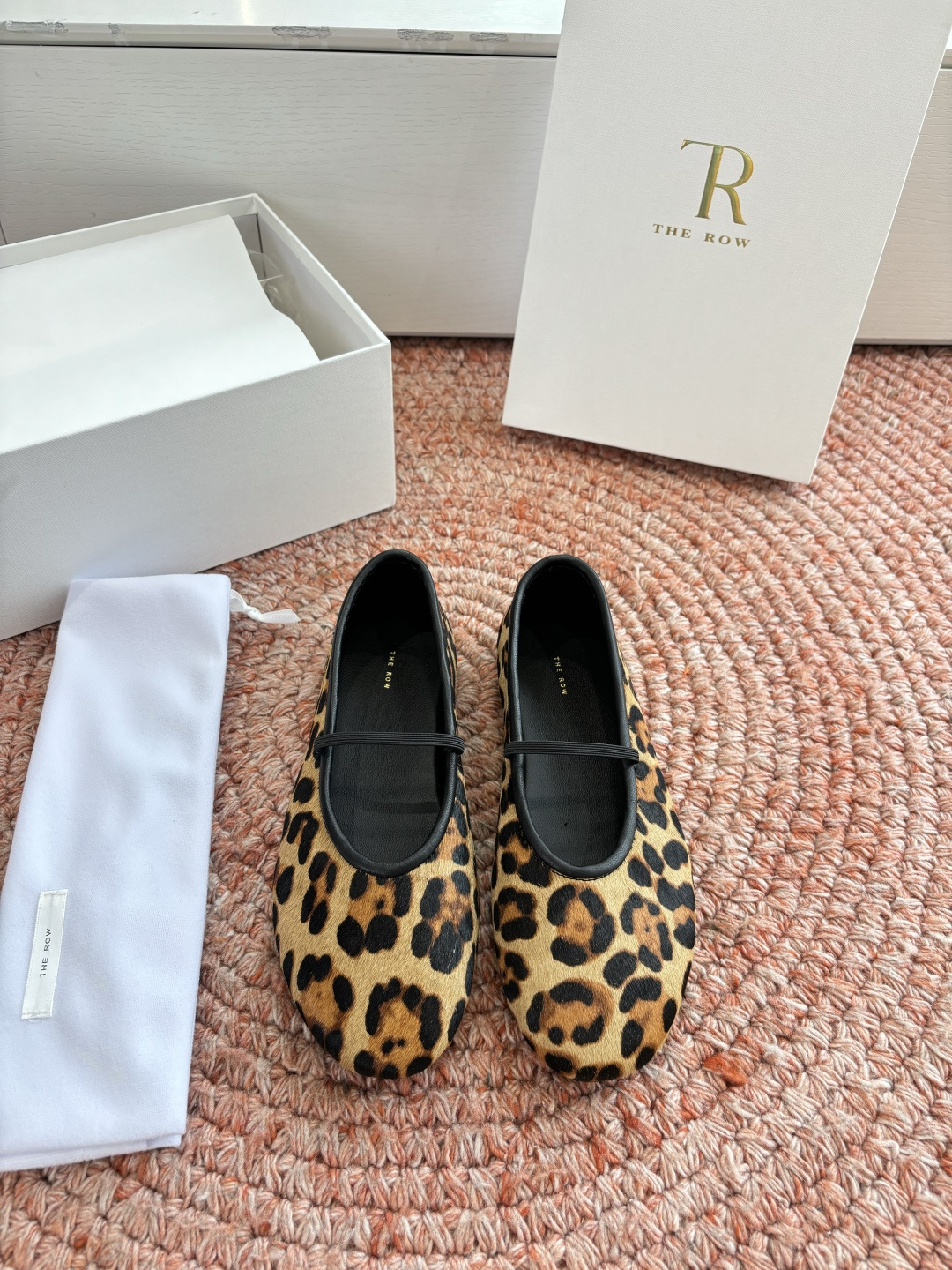 🌾G028😀THE ROW 新品极简圆头 玛丽珍单鞋The Row新一季的设计延续极简主义新款 Cana