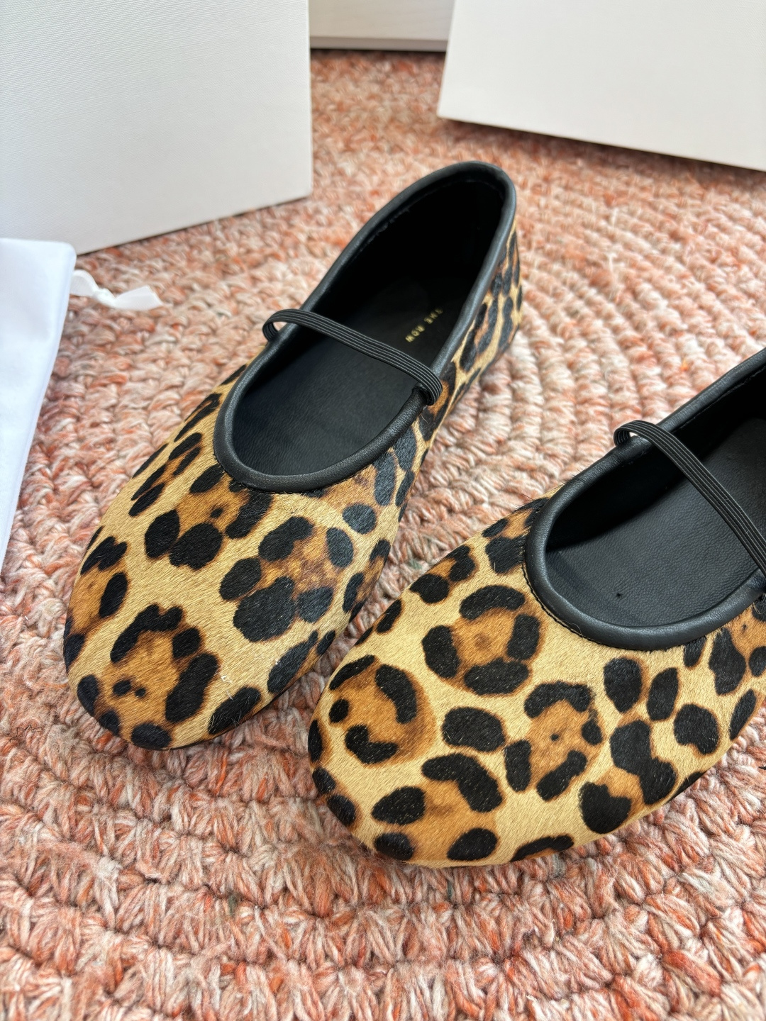 🌾G028😀THE ROW 新品极简圆头 玛丽珍单鞋The Row新一季的设计延续极简主义新款 Cana