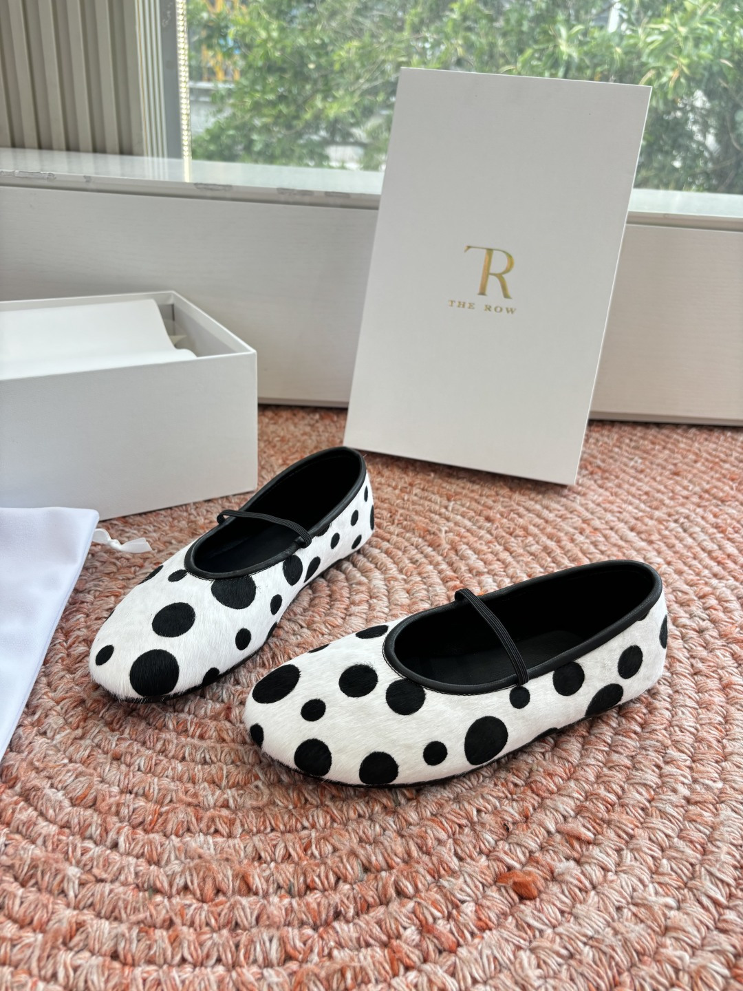 🌾G028😀THE ROW 新品极简圆头 玛丽珍单鞋The Row新一季的设计延续极简主义新款 Cana