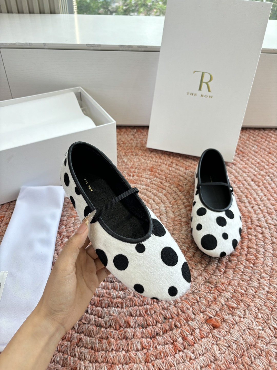 🌾G028😀THE ROW 新品极简圆头 玛丽珍单鞋The Row新一季的设计延续极简主义新款 Cana