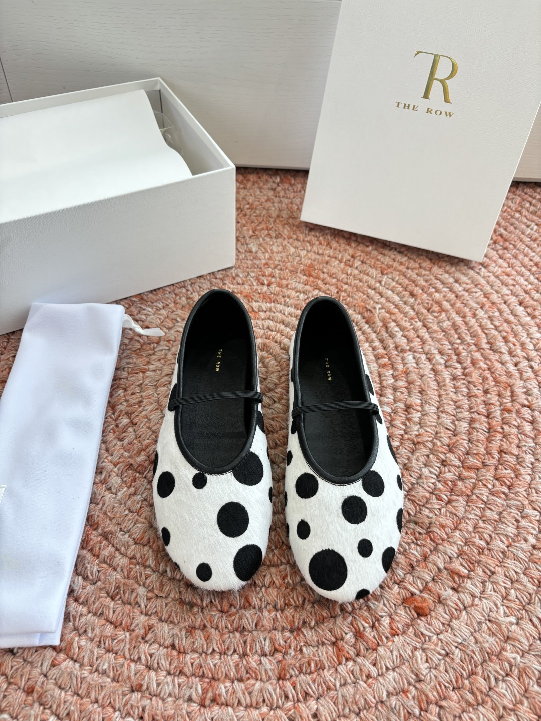 🌾G028😀THE ROW 新品极简圆头 玛丽珍单鞋The Row新一季的设计延续极简主义新款 Cana