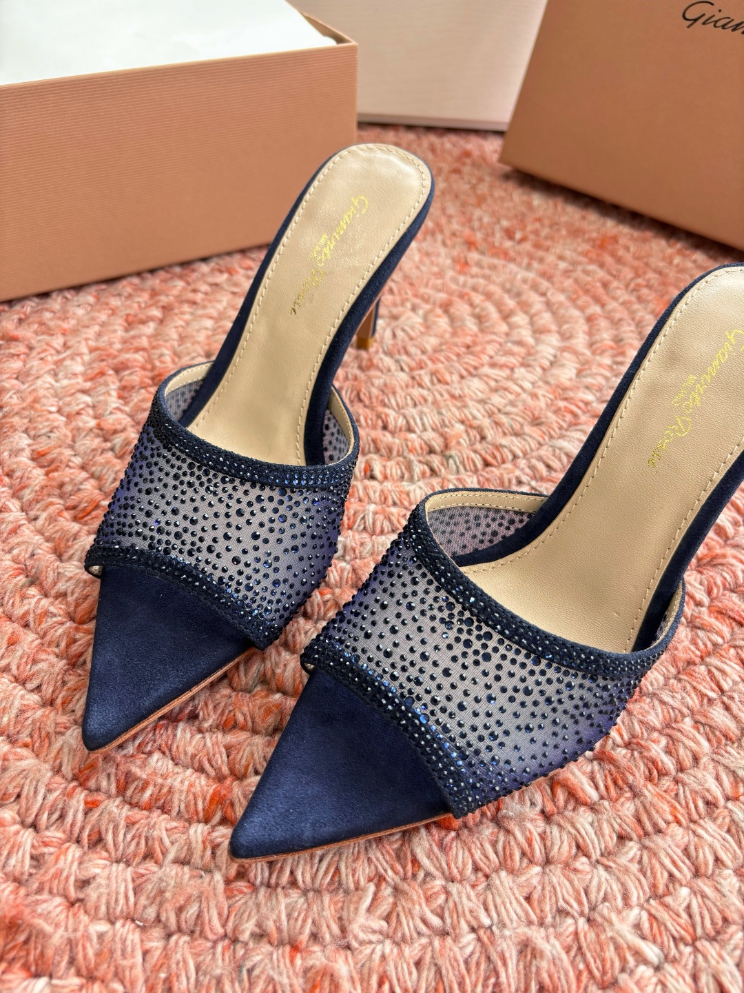 🌾G305😀GianvitoRossi吉安维托罗西网纱拖鞋凉鞋系列经典粉色羊反绒皮&粉色小羊皮超级百搭的