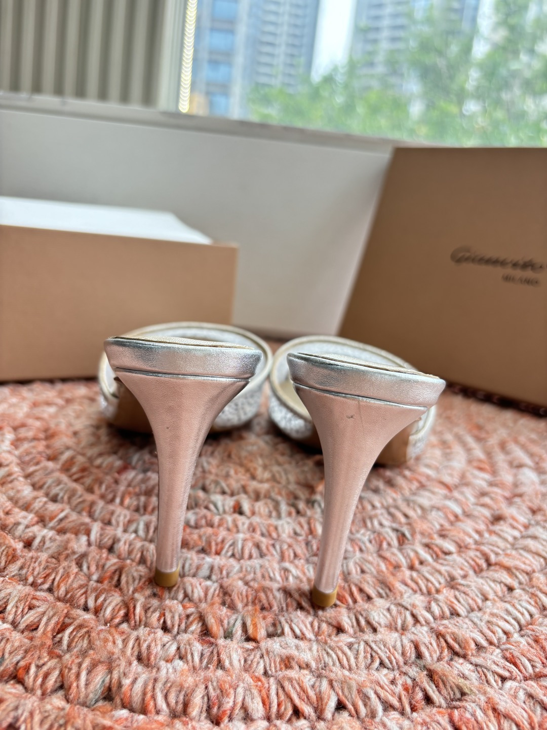 🌾G305😀GianvitoRossi吉安维托罗西网纱拖鞋凉鞋系列经典粉色羊反绒皮&粉色小羊皮超级百搭的