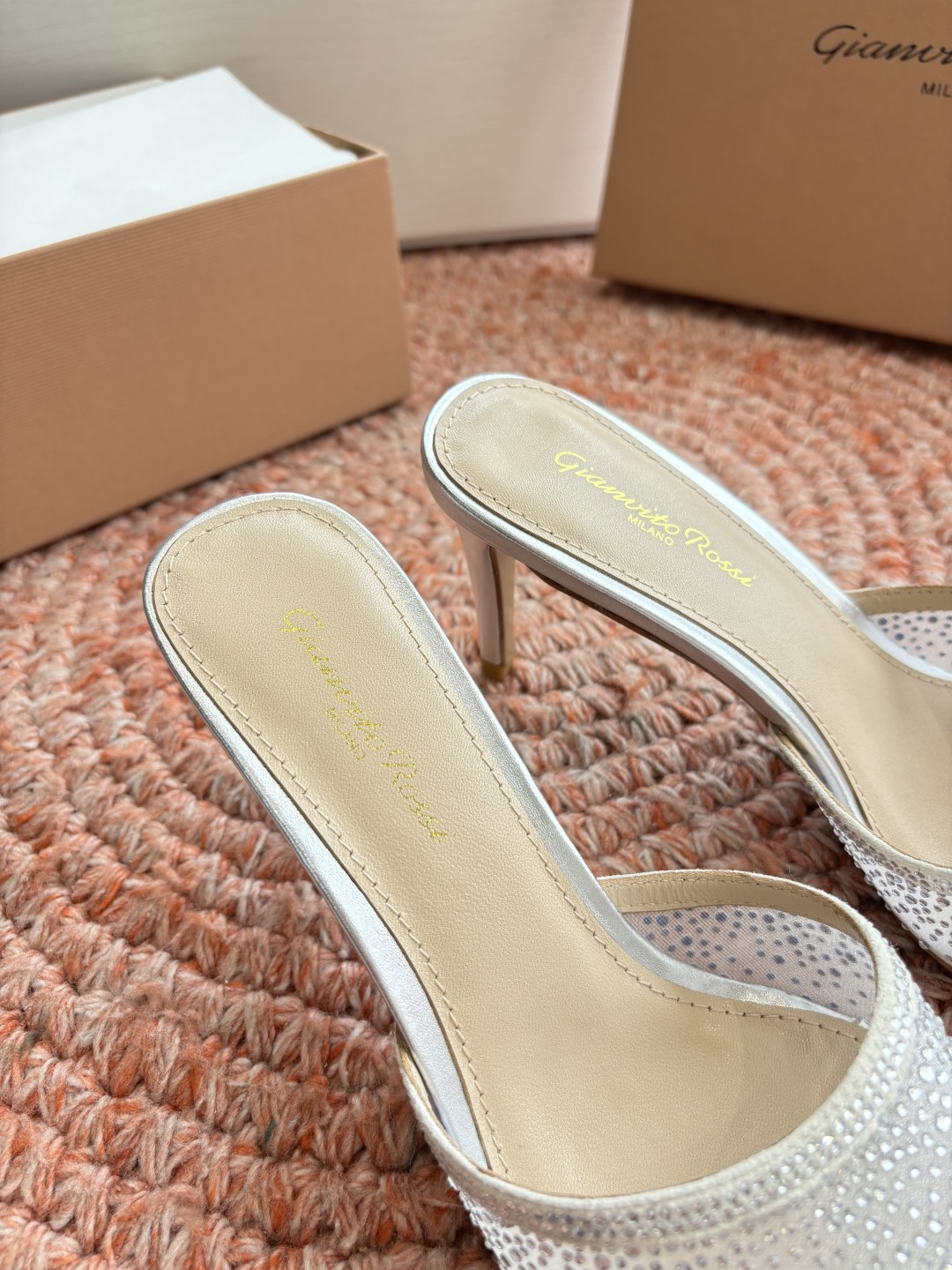 🌾G305😀GianvitoRossi吉安维托罗西网纱拖鞋凉鞋系列经典粉色羊反绒皮&粉色小羊皮超级百搭的