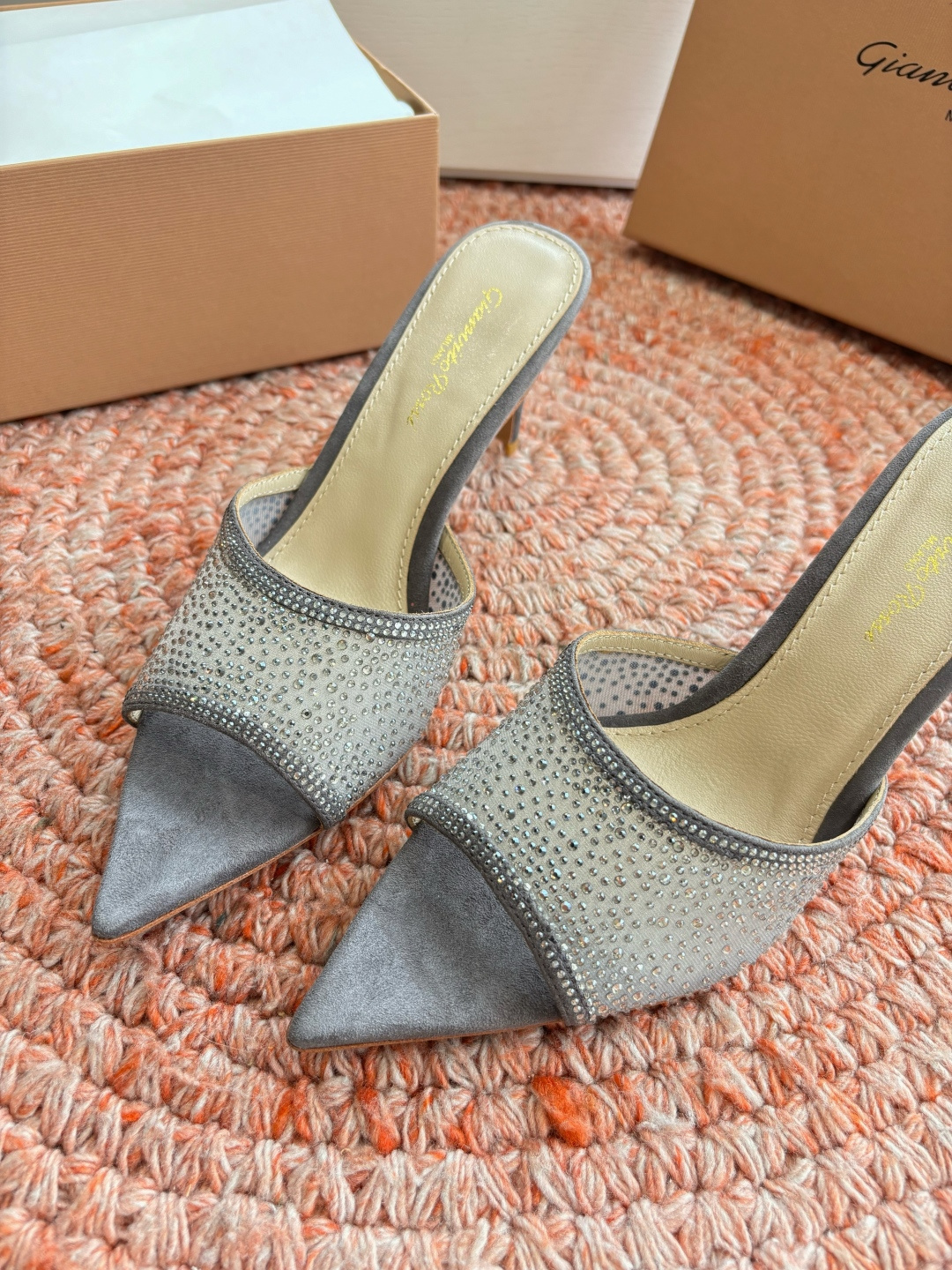 🌾G305😀GianvitoRossi吉安维托罗西网纱拖鞋凉鞋系列经典粉色羊反绒皮&粉色小羊皮超级百搭的