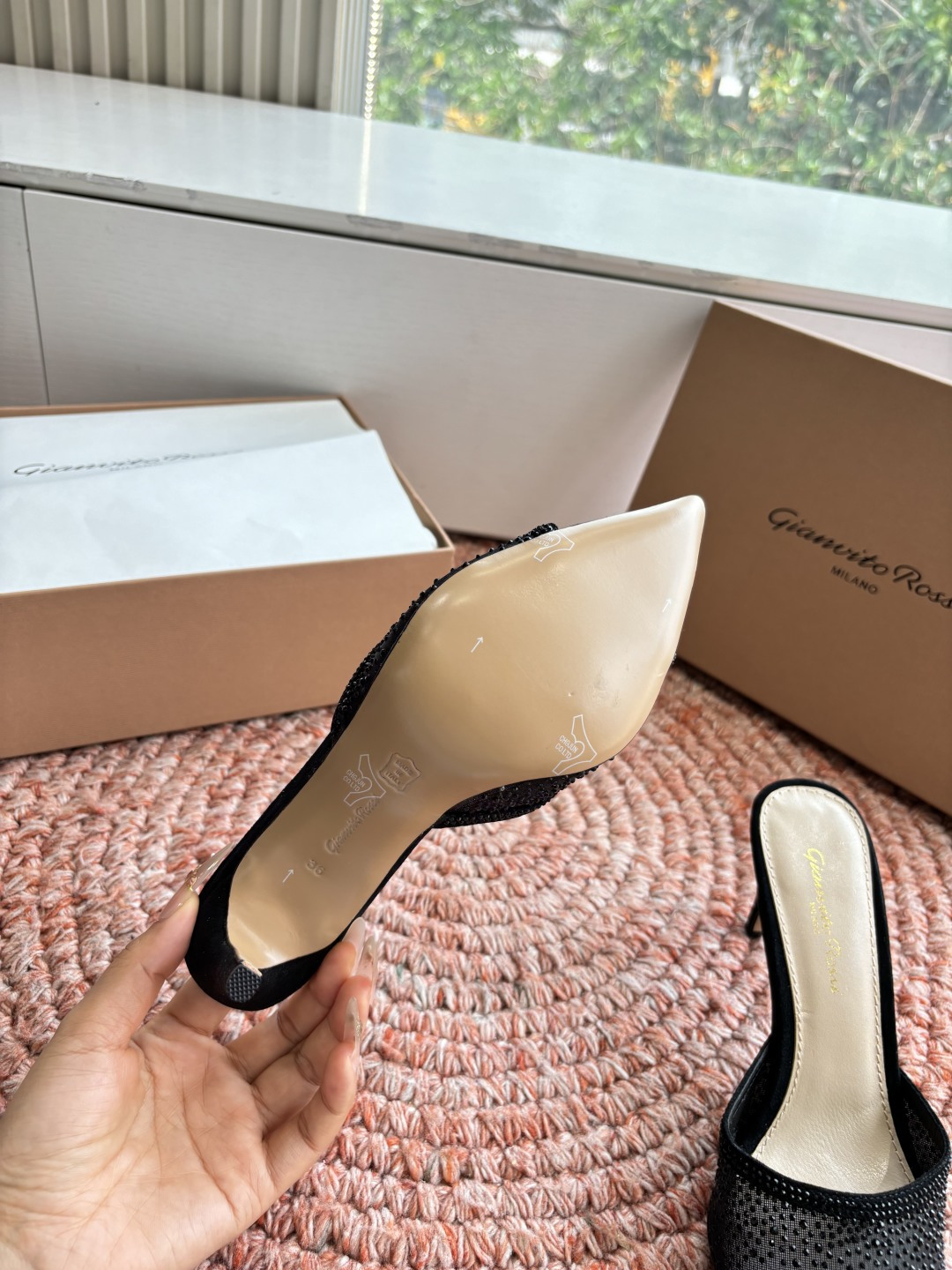 🌾G305😀GianvitoRossi吉安维托罗西网纱拖鞋凉鞋系列经典粉色羊反绒皮&粉色小羊皮超级百搭的