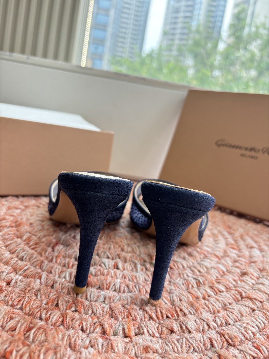 🌾G305😀GianvitoRossi吉安维托罗西网纱拖鞋凉鞋系列经典粉色羊反绒皮&粉色小羊皮超级百搭的