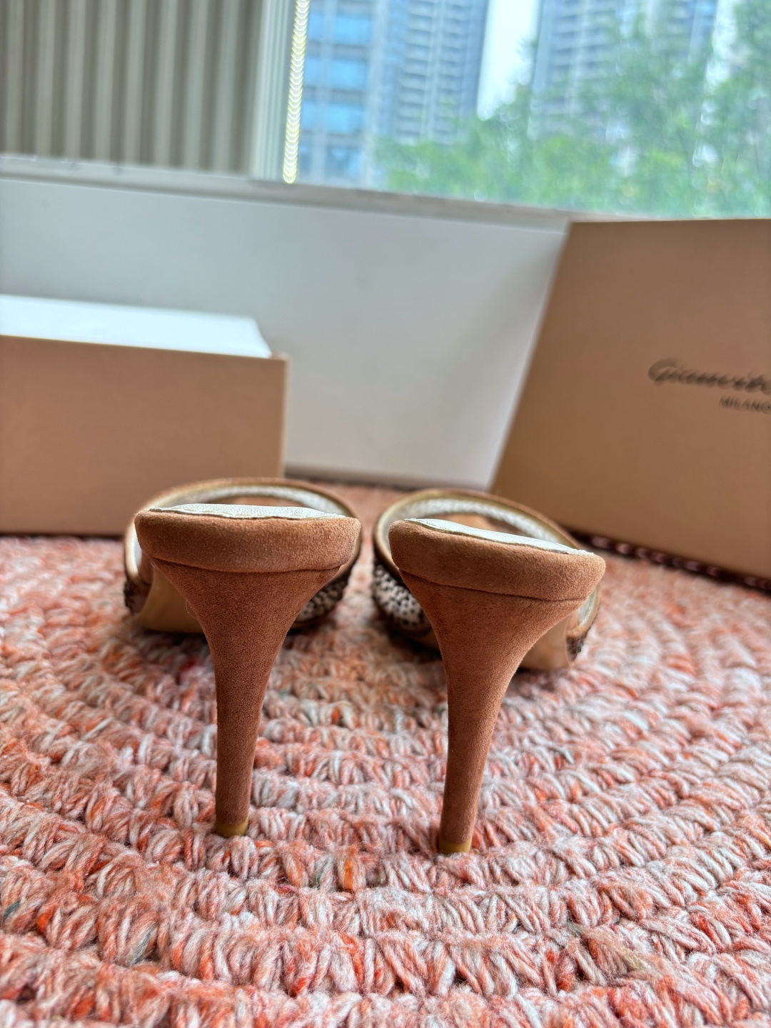 🌾G305😀GianvitoRossi吉安维托罗西网纱拖鞋凉鞋系列经典粉色羊反绒皮&粉色小羊皮超级百搭的