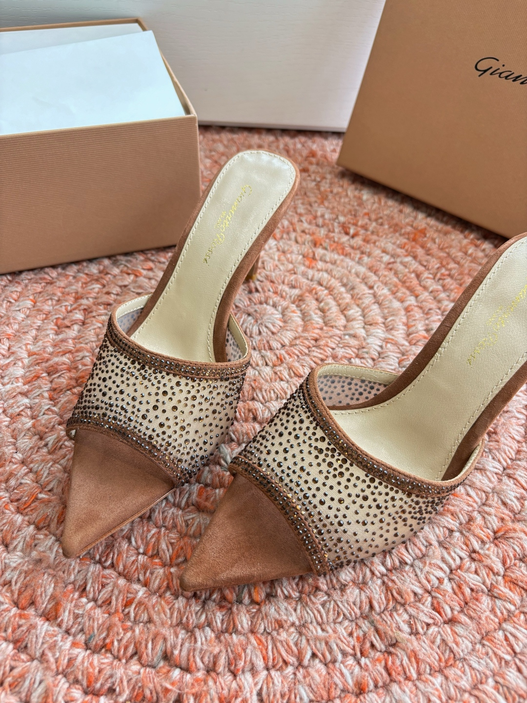 🌾G305😀GianvitoRossi吉安维托罗西网纱拖鞋凉鞋系列经典粉色羊反绒皮&粉色小羊皮超级百搭的