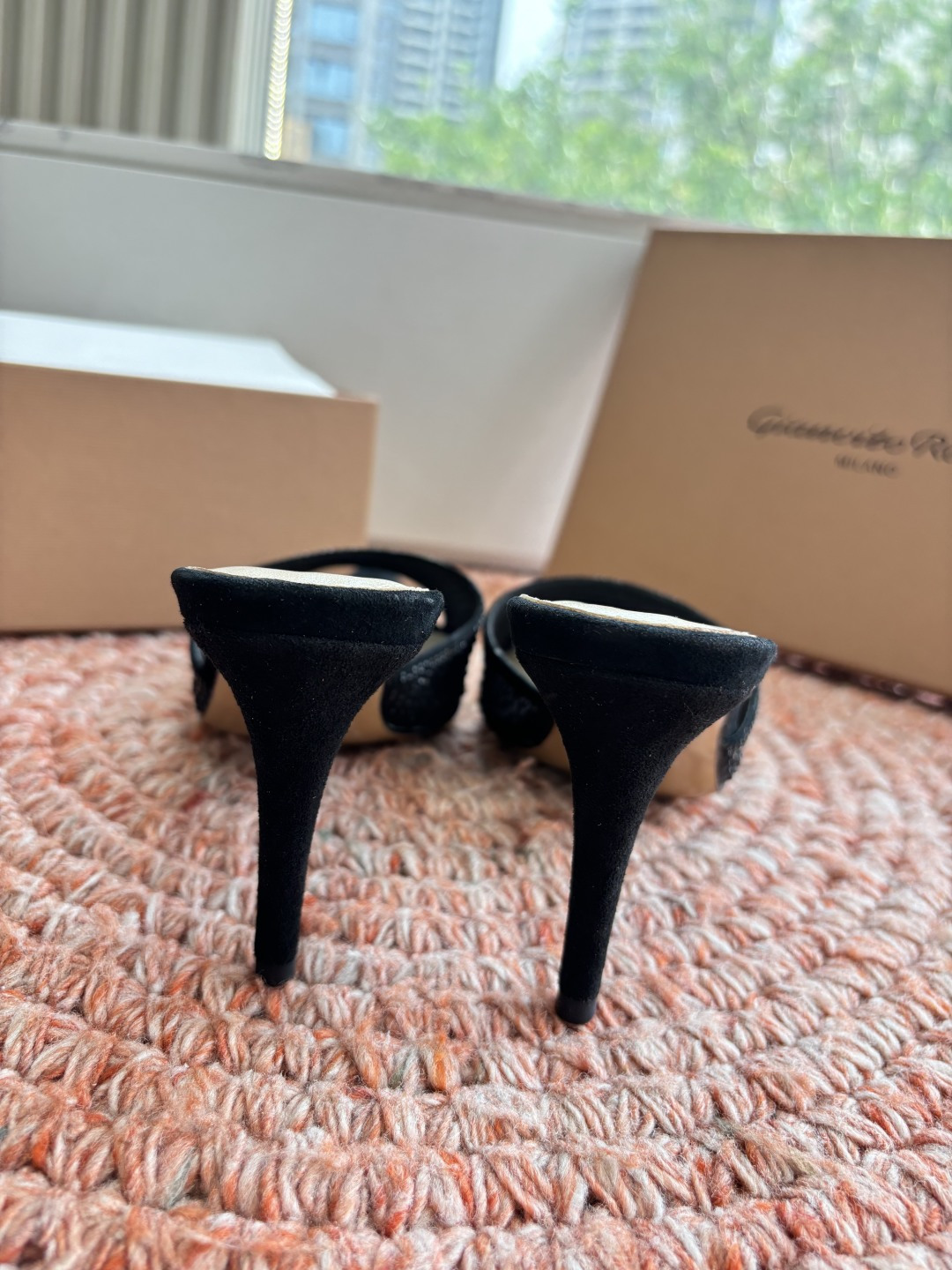 🌾G305😀GianvitoRossi吉安维托罗西网纱拖鞋凉鞋系列经典粉色羊反绒皮&粉色小羊皮超级百搭的