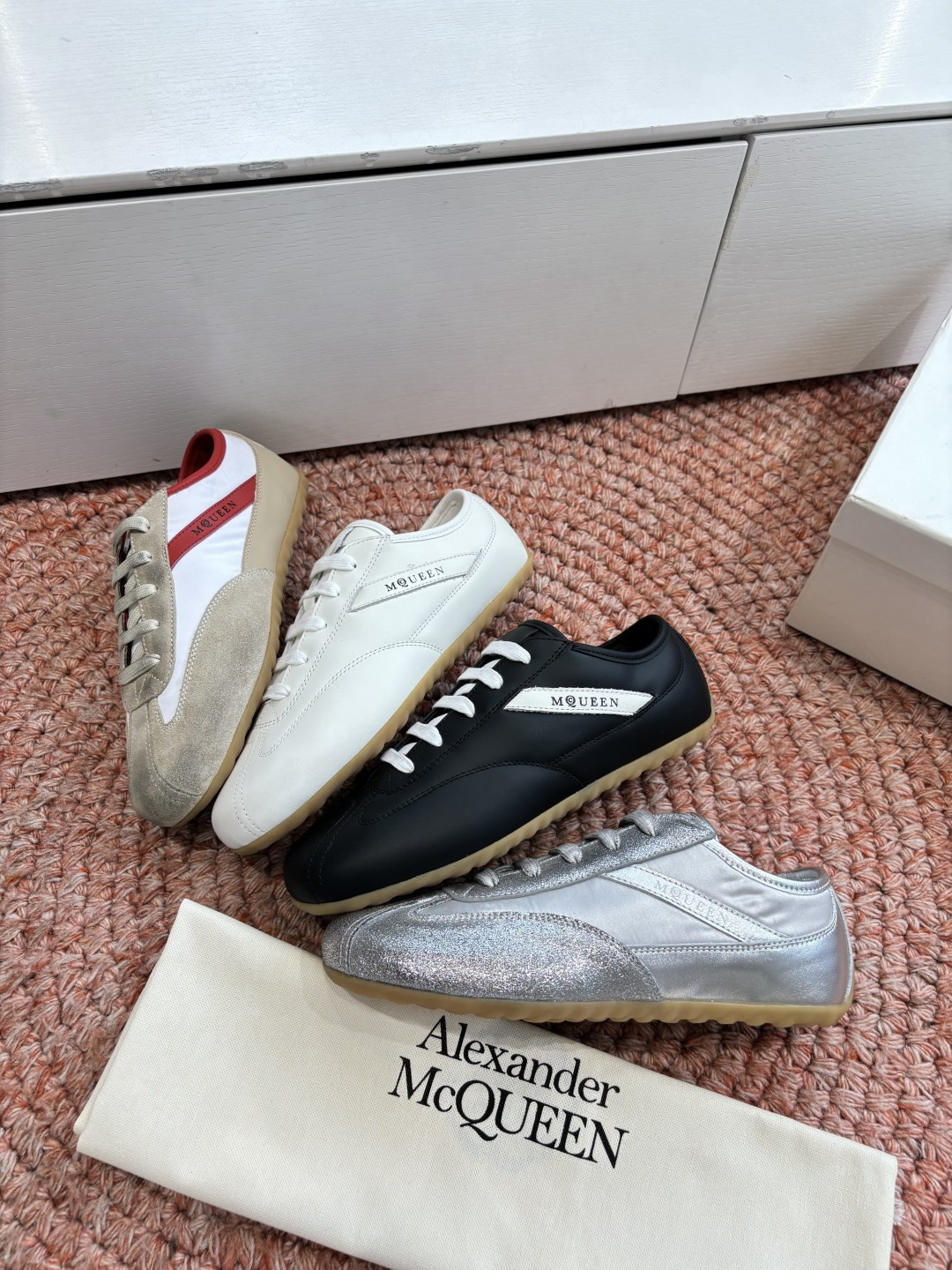 🌾男加10😀G247供ALEXANDERMCQUEEN 亚历山大·麦昆这双新鞋 我愿称之为“懒人穿搭王炸