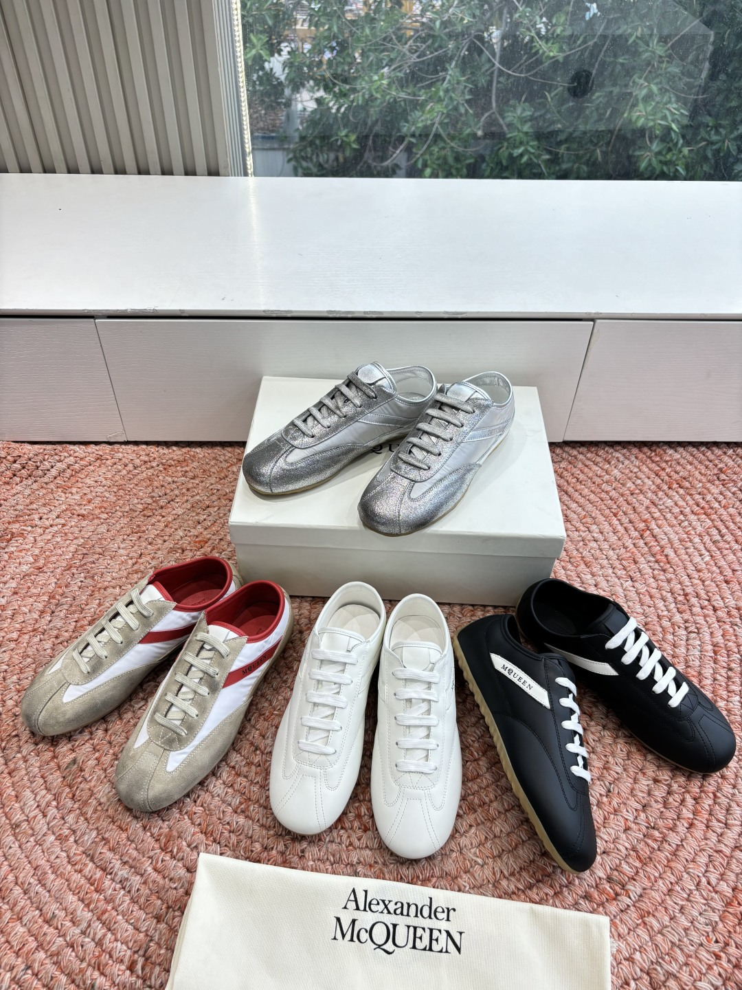 🌾男加10😀G247供ALEXANDERMCQUEEN 亚历山大·麦昆这双新鞋 我愿称之为“懒人穿搭王炸