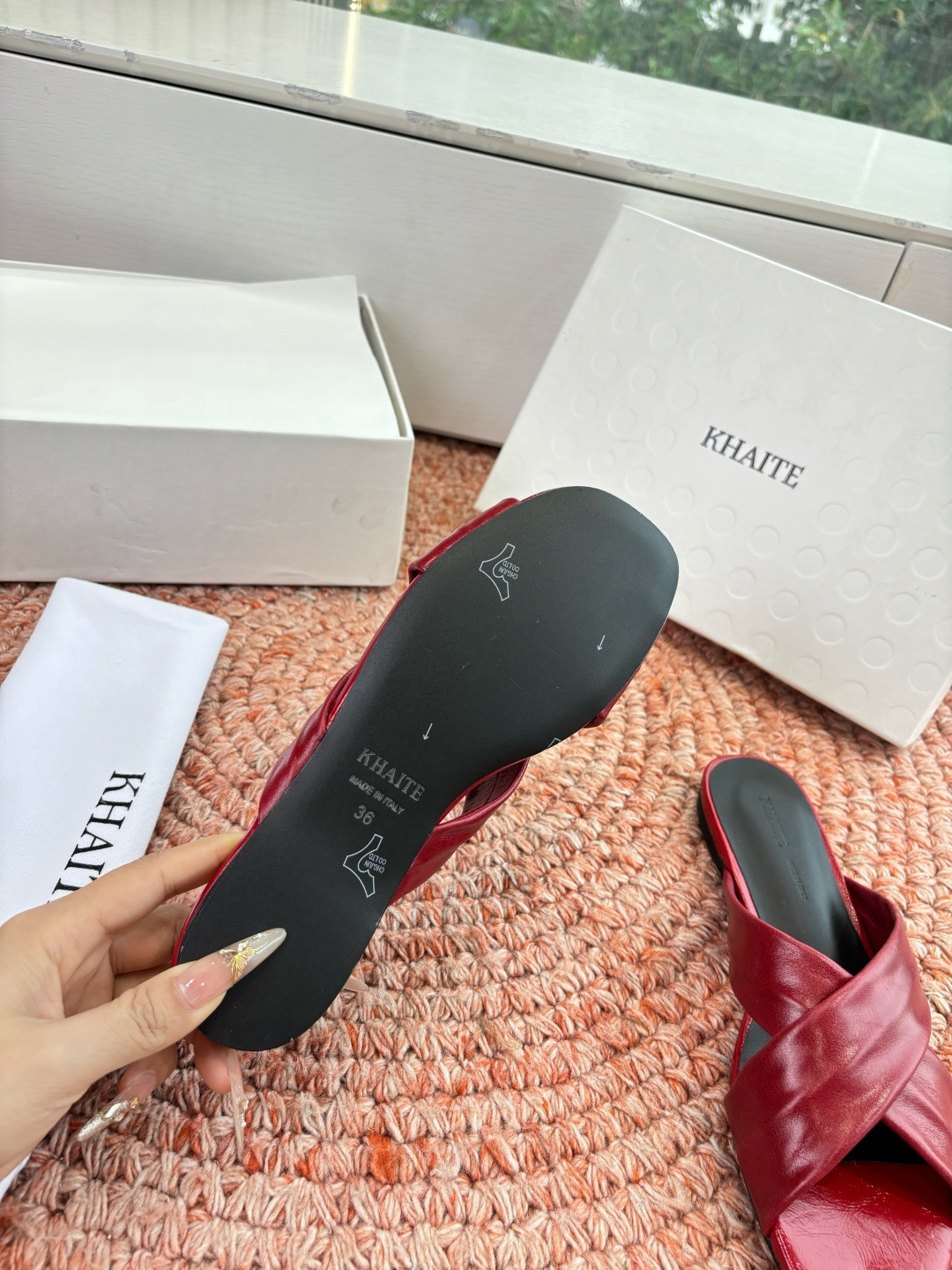 🌾G213新款khaite平底方头穆勒凉鞋简单设计又高级，V字造型设计性感优雅气质，夏天搭配裙子 短裤都