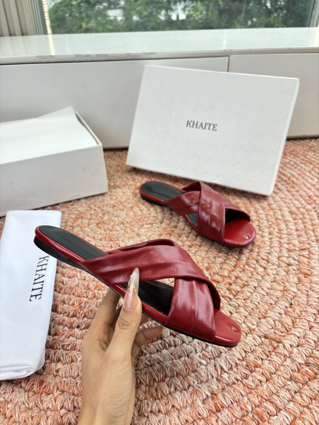 🌾G213新款khaite平底方头穆勒凉鞋简单设计又高级，V字造型设计性感优雅气质，夏天搭配裙子 短裤都