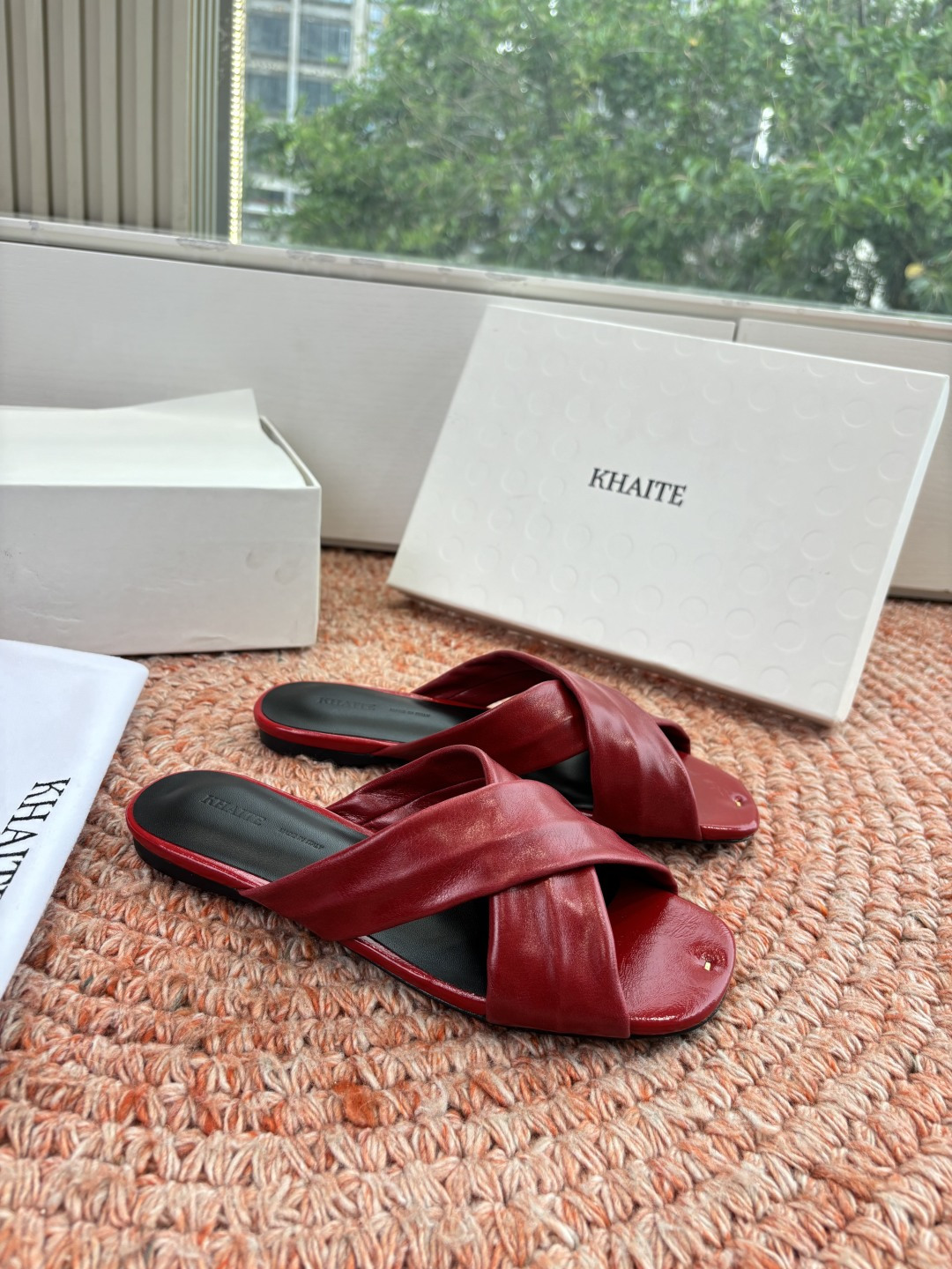 🌾G213新款khaite平底方头穆勒凉鞋简单设计又高级，V字造型设计性感优雅气质，夏天搭配裙子 短裤都