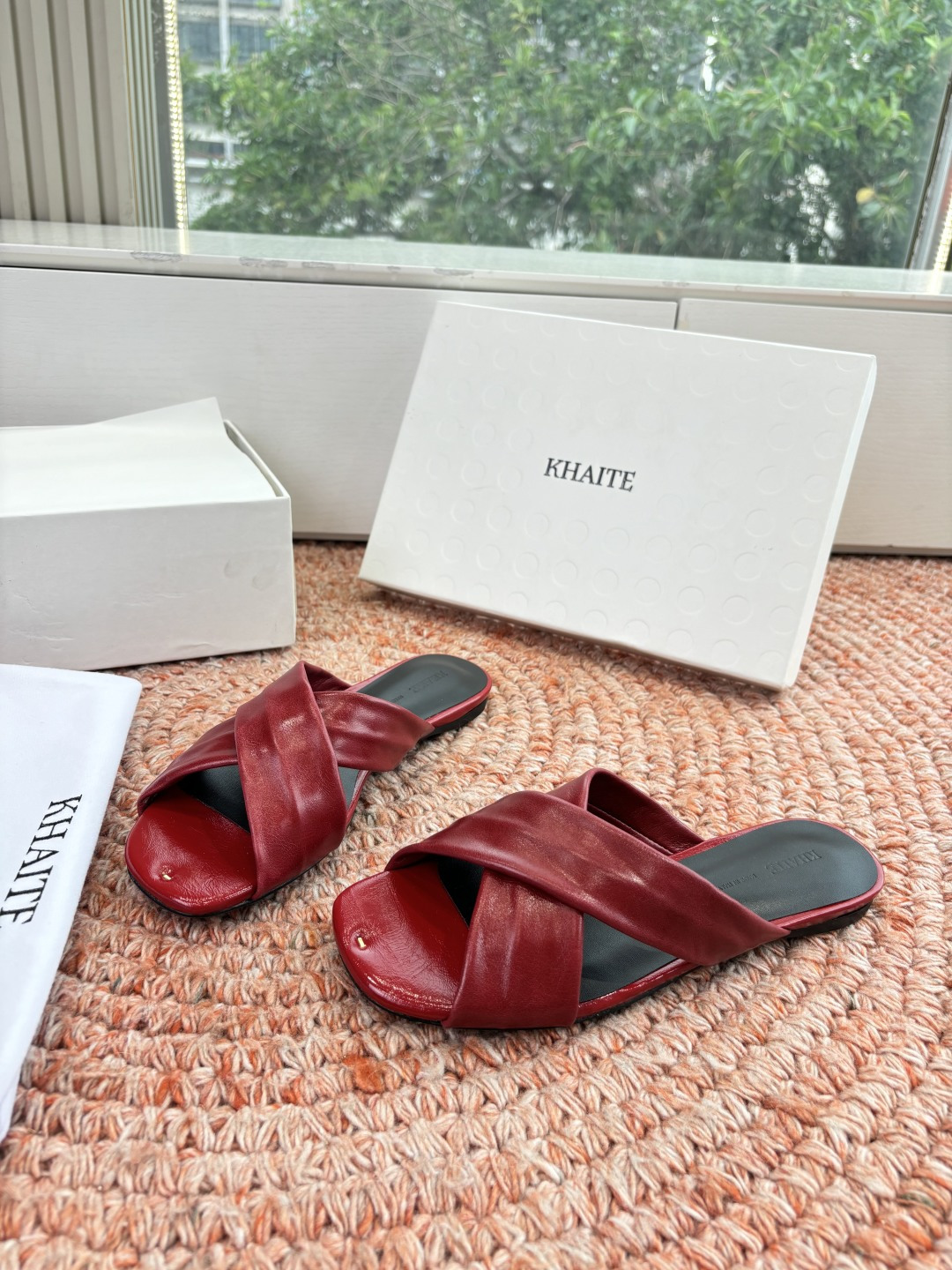 🌾G213新款khaite平底方头穆勒凉鞋简单设计又高级，V字造型设计性感优雅气质，夏天搭配裙子 短裤都