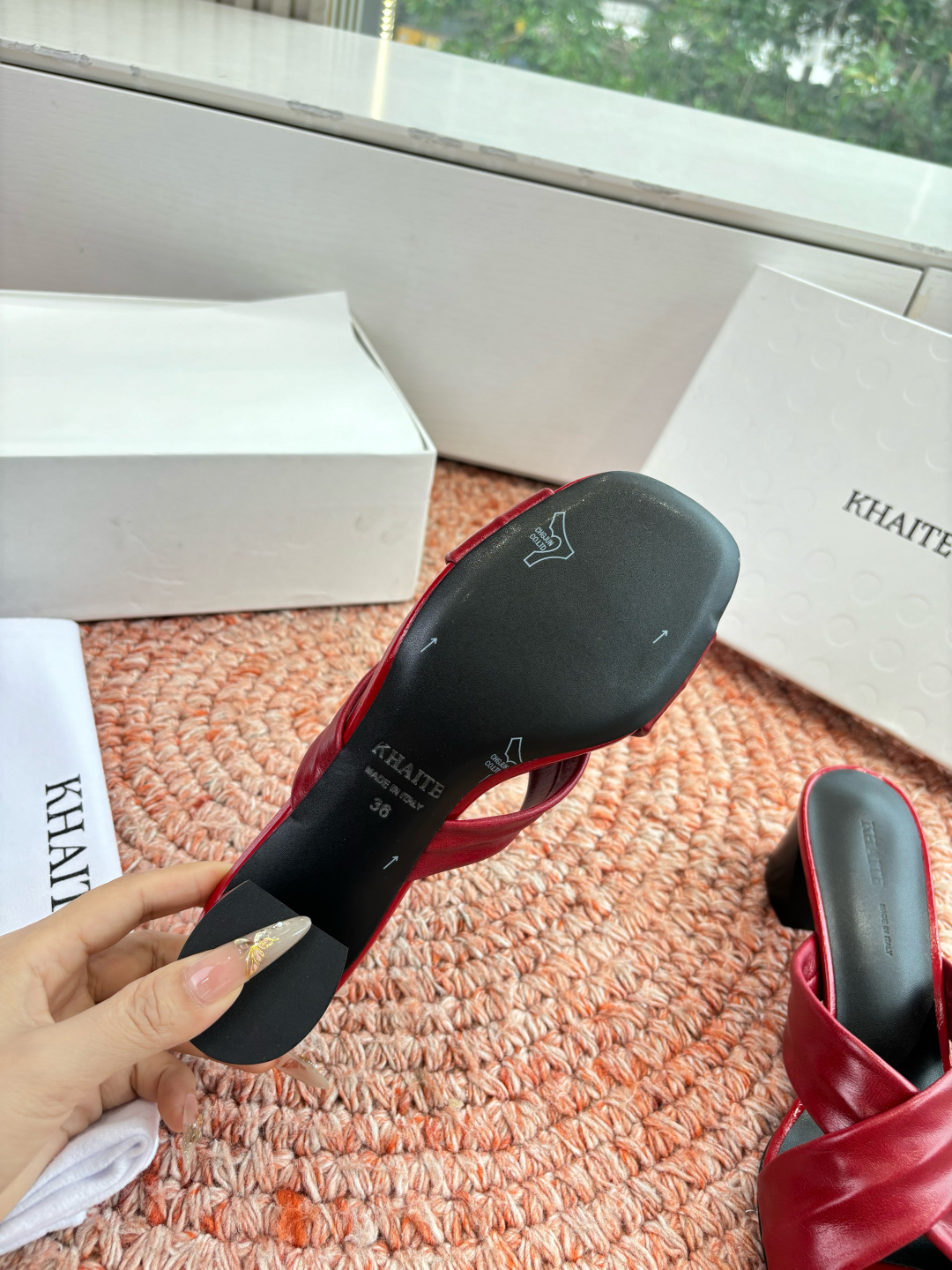 🌾G213新款khaite平底方头穆勒凉鞋简单设计又高级，V字造型设计性感优雅气质，夏天搭配裙子 短裤都