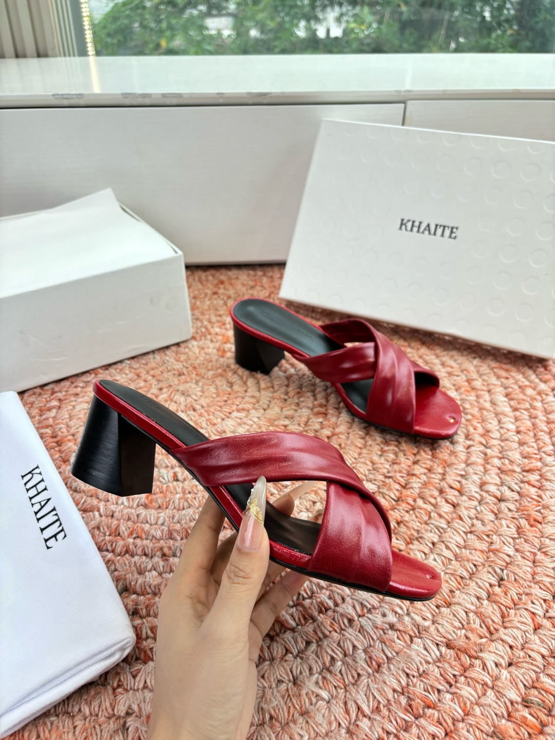 🌾G213新款khaite平底方头穆勒凉鞋简单设计又高级，V字造型设计性感优雅气质，夏天搭配裙子 短裤都