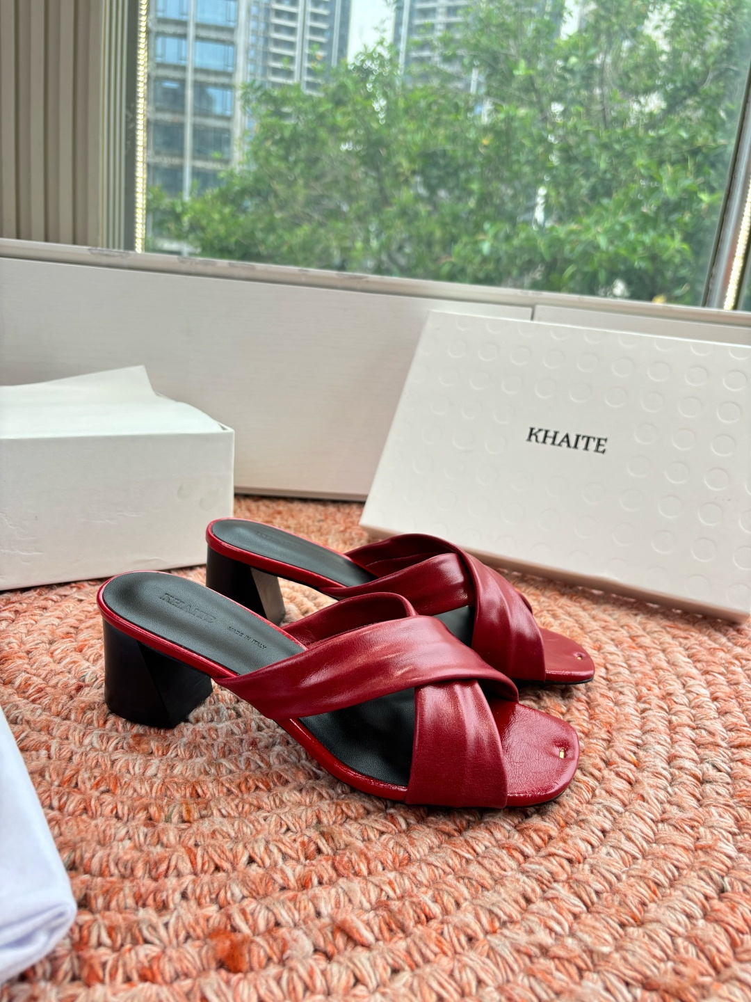 🌾G213新款khaite平底方头穆勒凉鞋简单设计又高级，V字造型设计性感优雅气质，夏天搭配裙子 短裤都