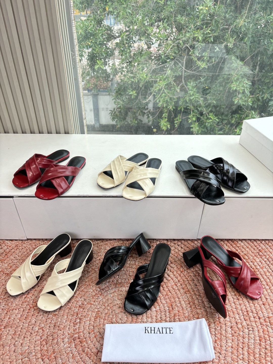 🌾G213新款khaite平底方头穆勒凉鞋简单设计又高级，V字造型设计性感优雅气质，夏天搭配裙子 短裤都